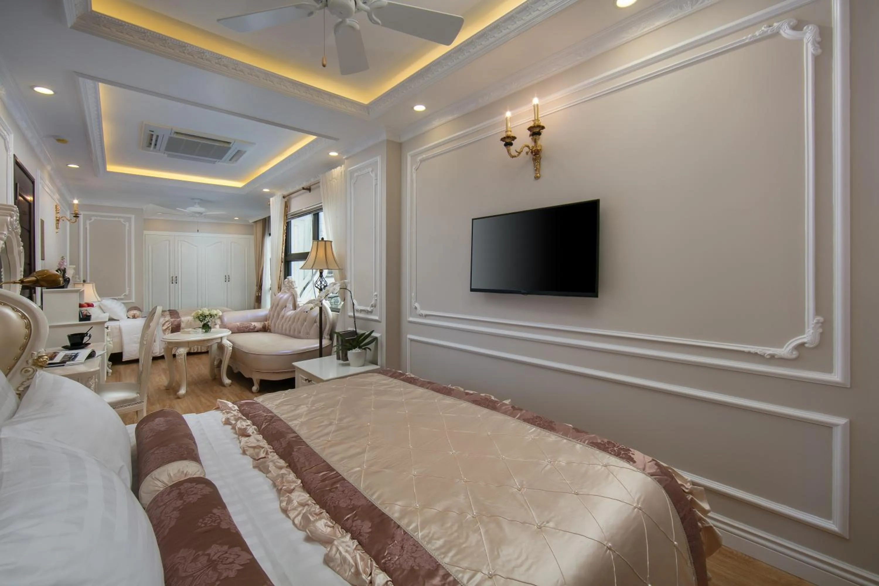 Bedroom, Bed in Royal Holiday Hanoi Hotel