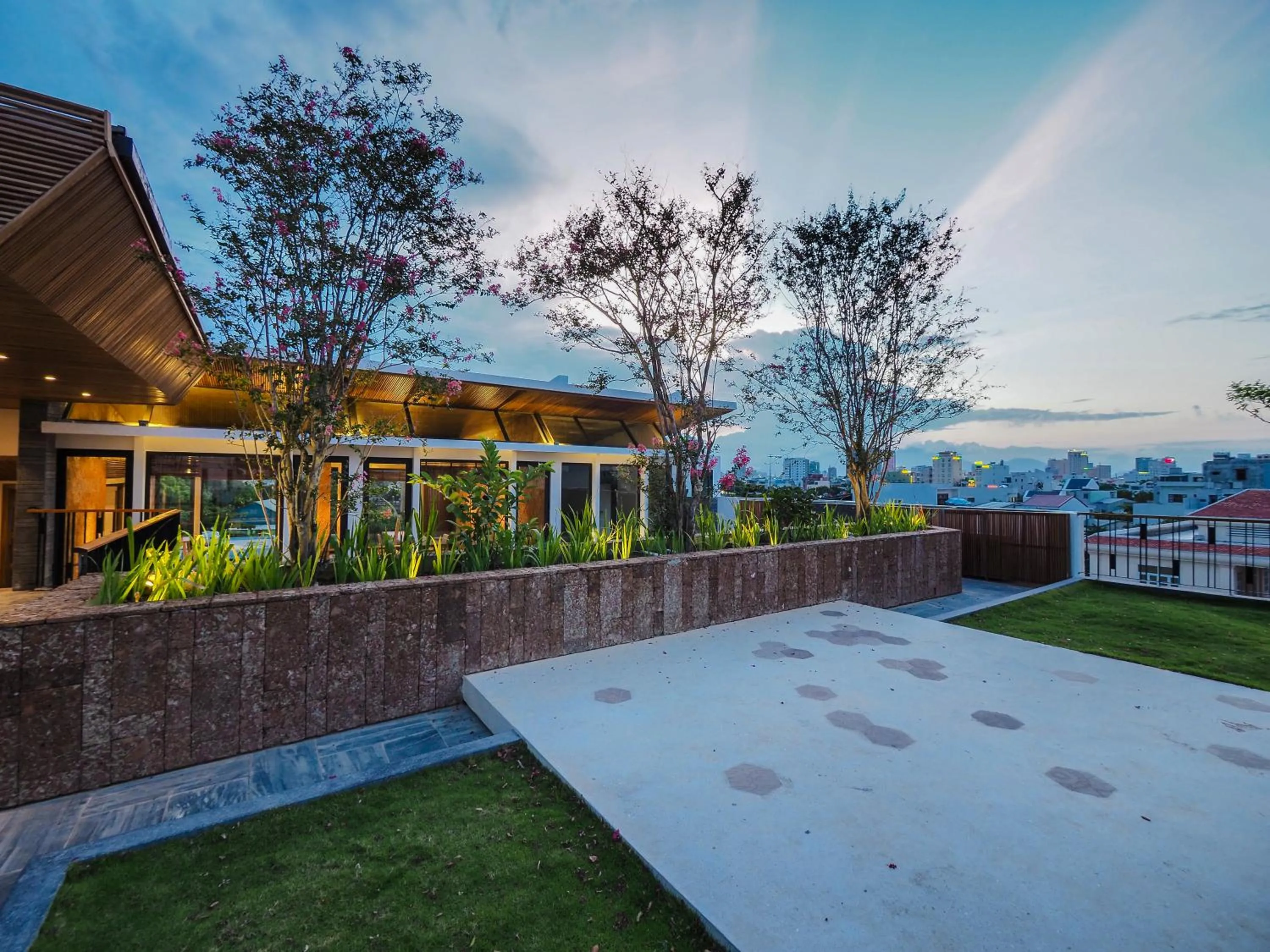 Day in Mai's Boutique