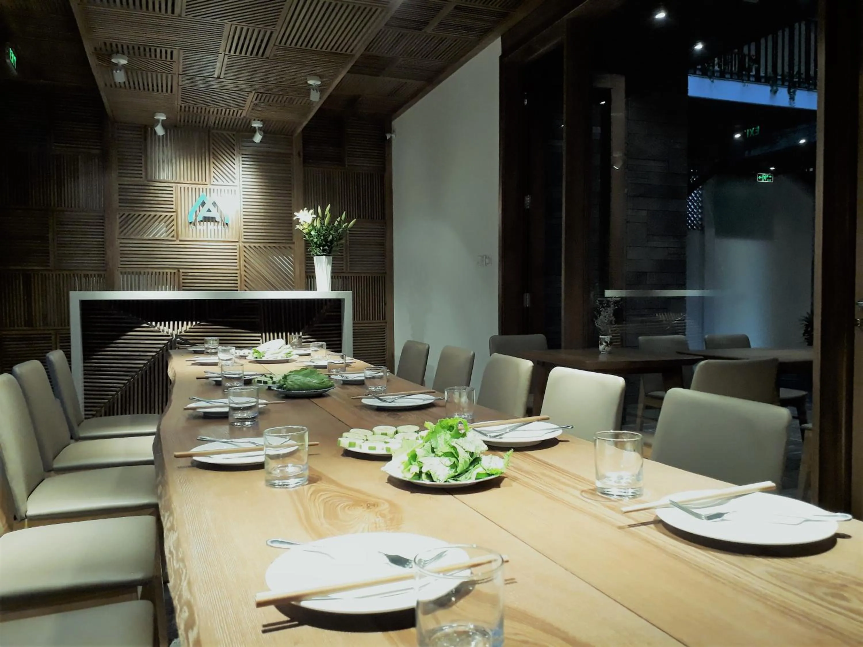 Restaurant/places to eat in Mai's Boutique