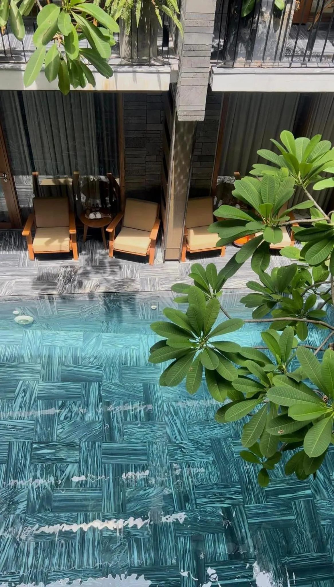 Swimming pool in Mai's Boutique