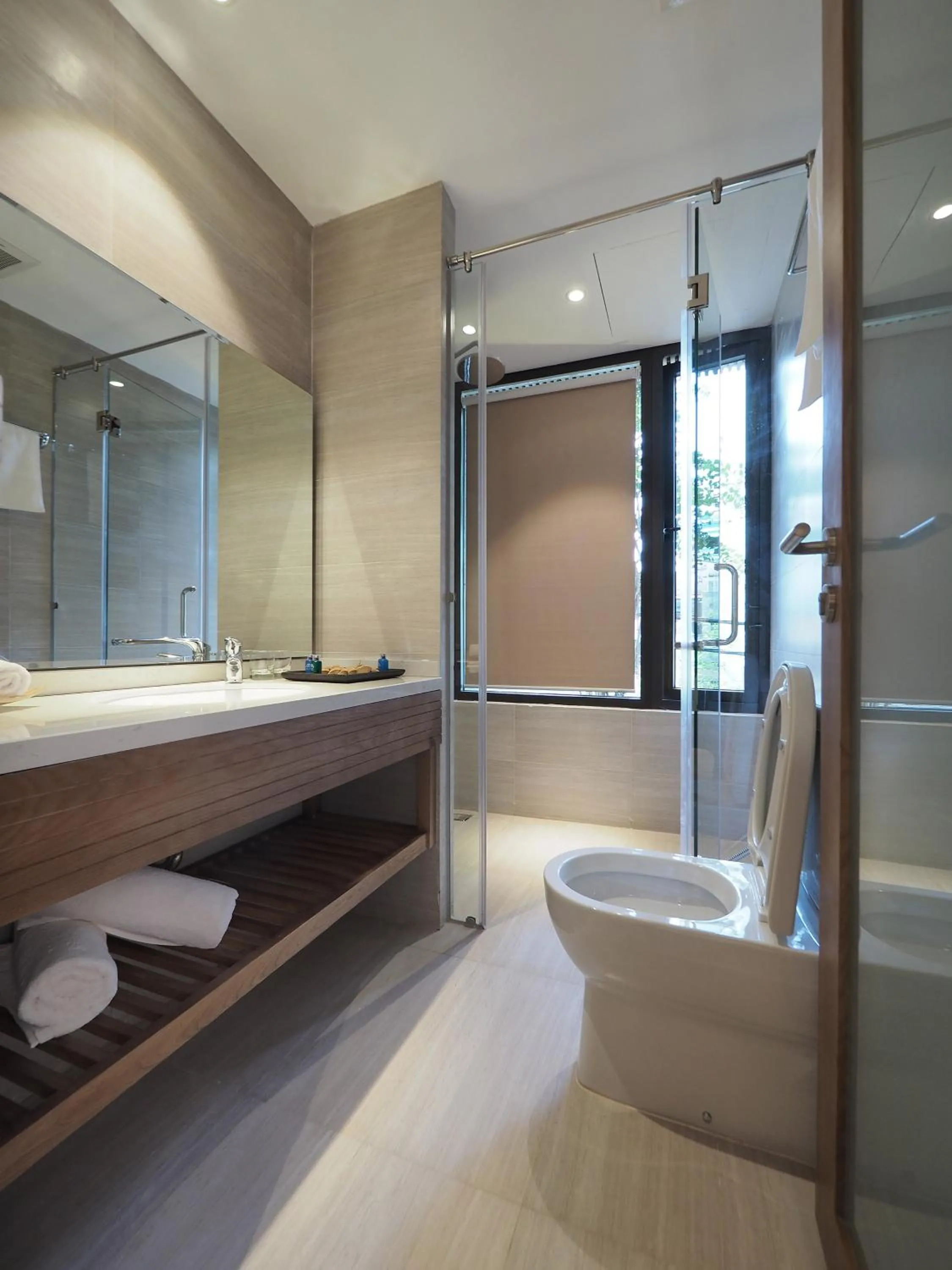 Shower in Mai's Boutique