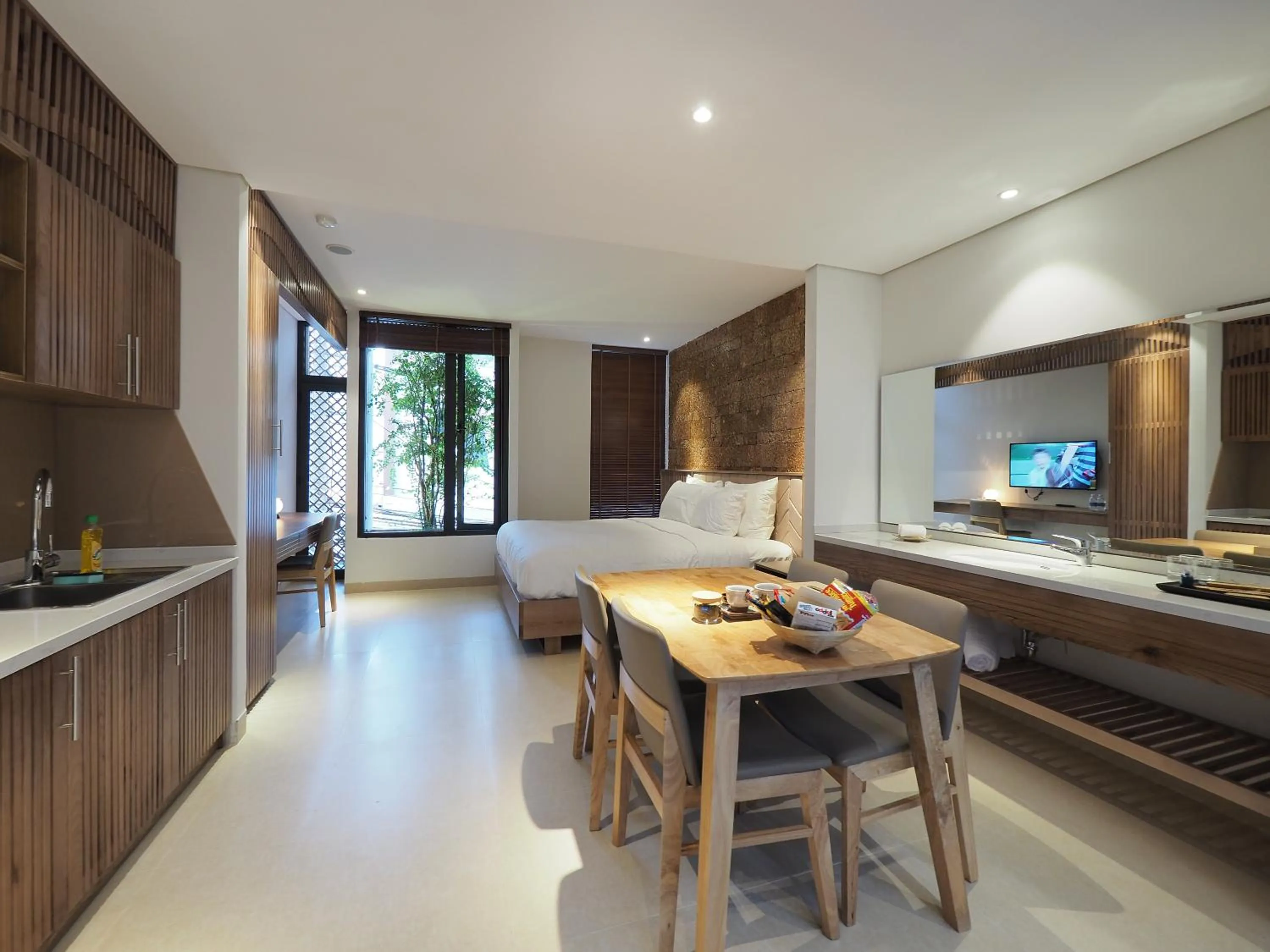 TV and multimedia in Mai's Boutique