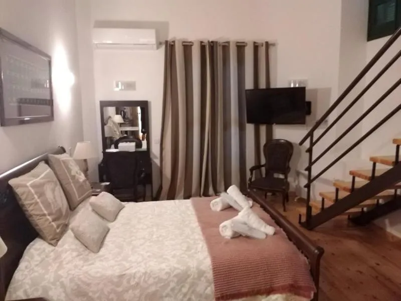 bunk bed, Bed in Theoxenia