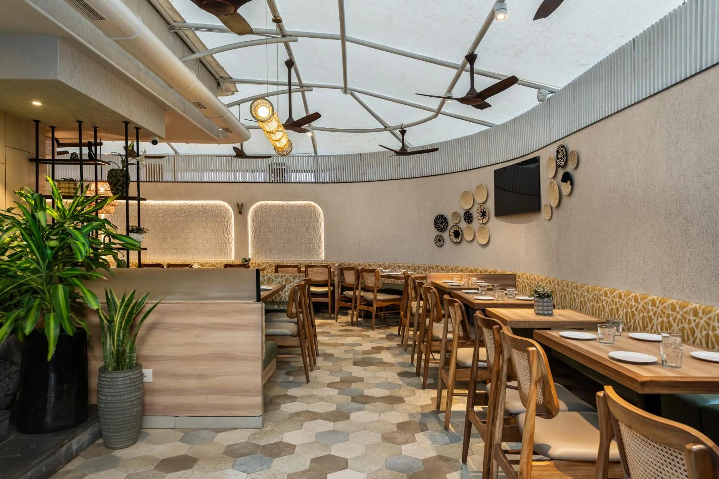 Restaurant/places to eat in Hotel Suncity Residency