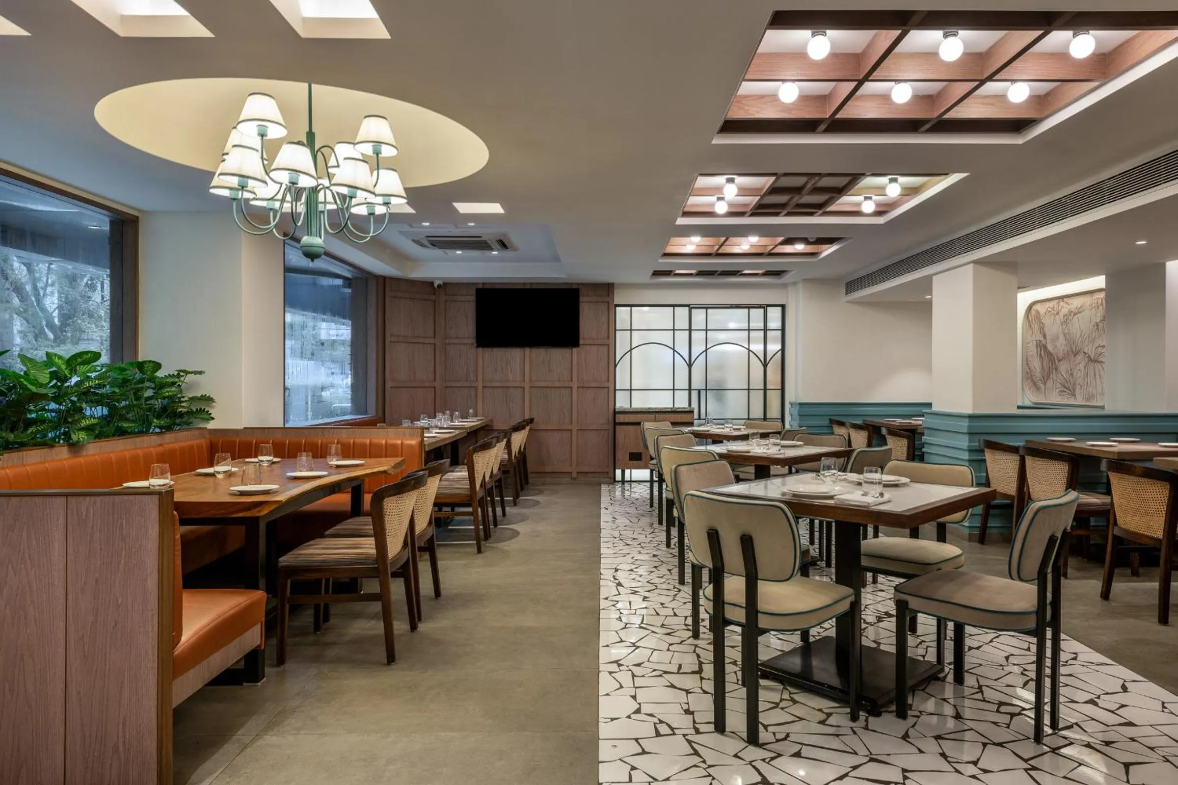 Restaurant/places to eat in Hotel Suncity Residency