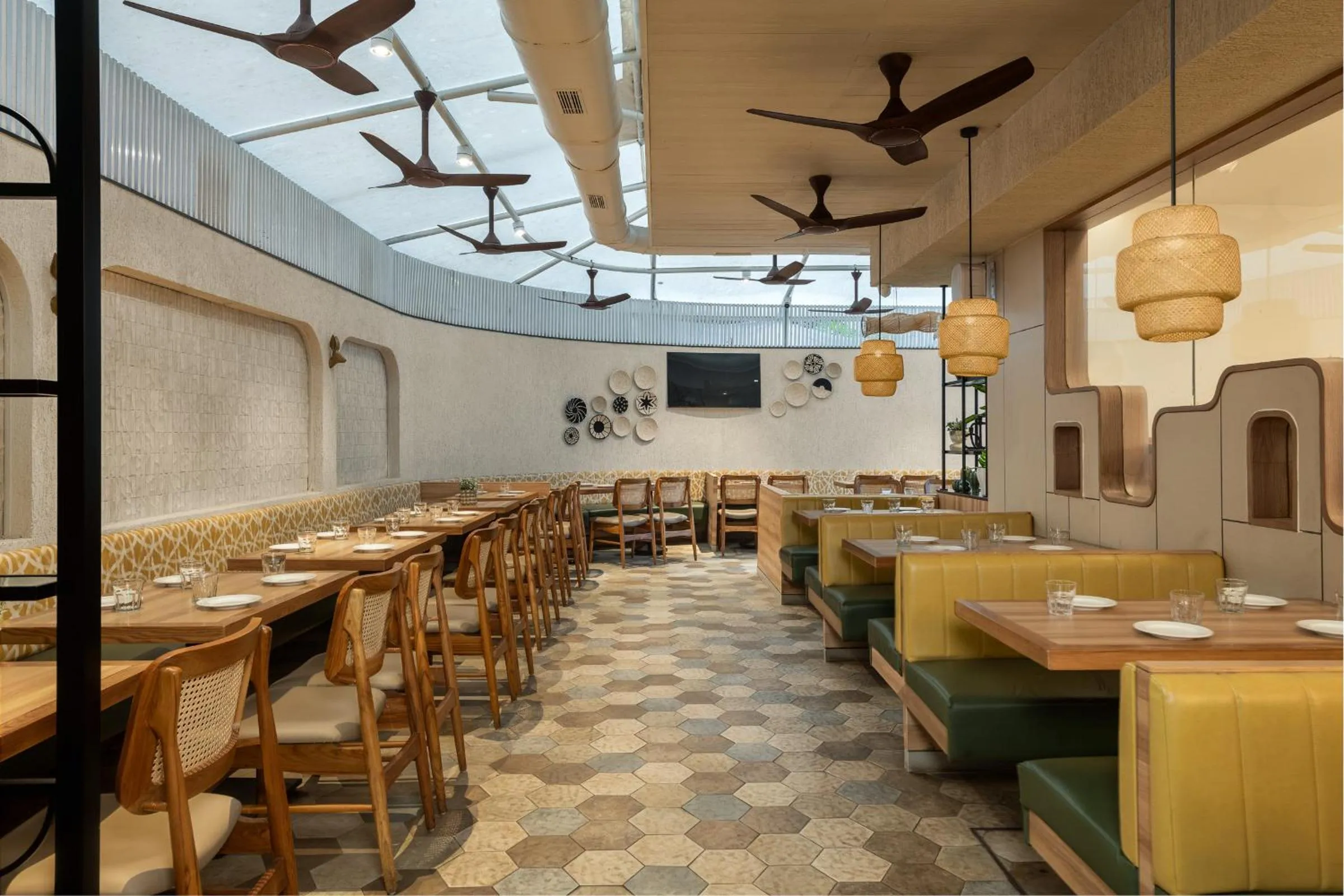 Restaurant/places to eat in Hotel Suncity Residency