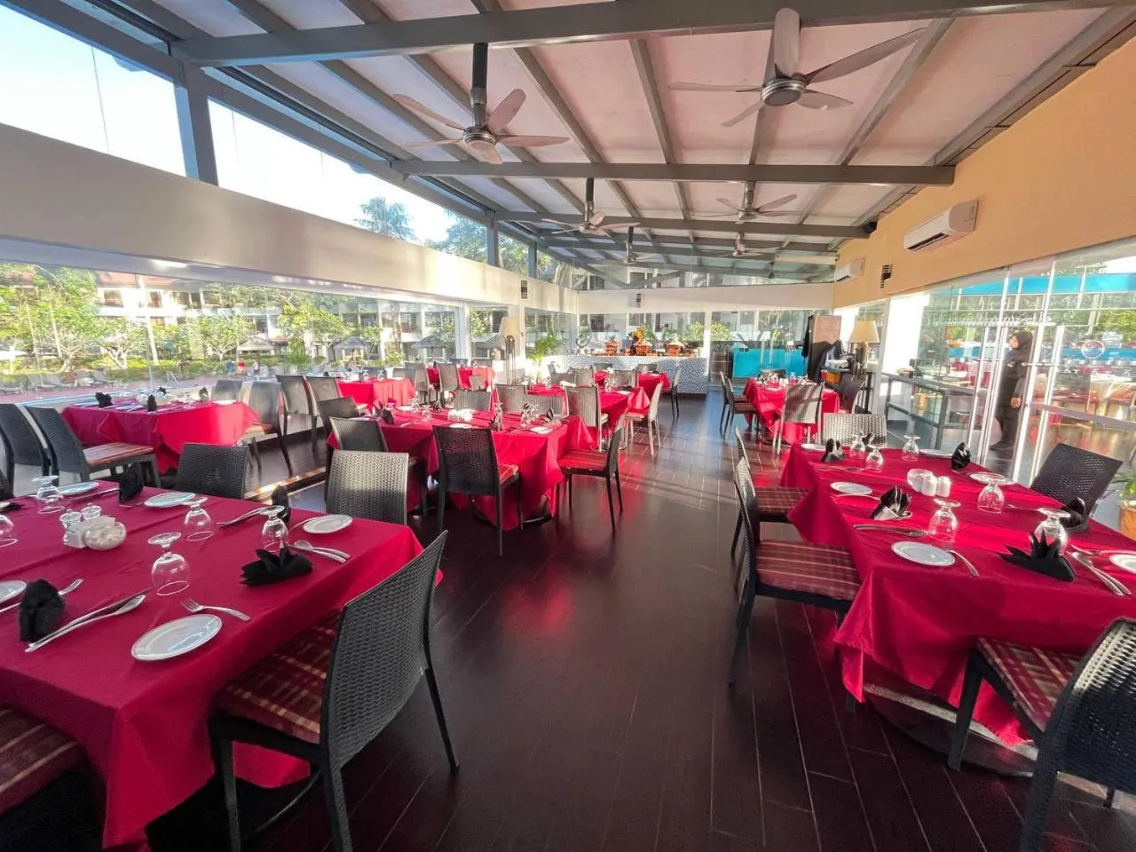 Restaurant/places to eat in Holiday Villa Resort & Beachclub Langkawi