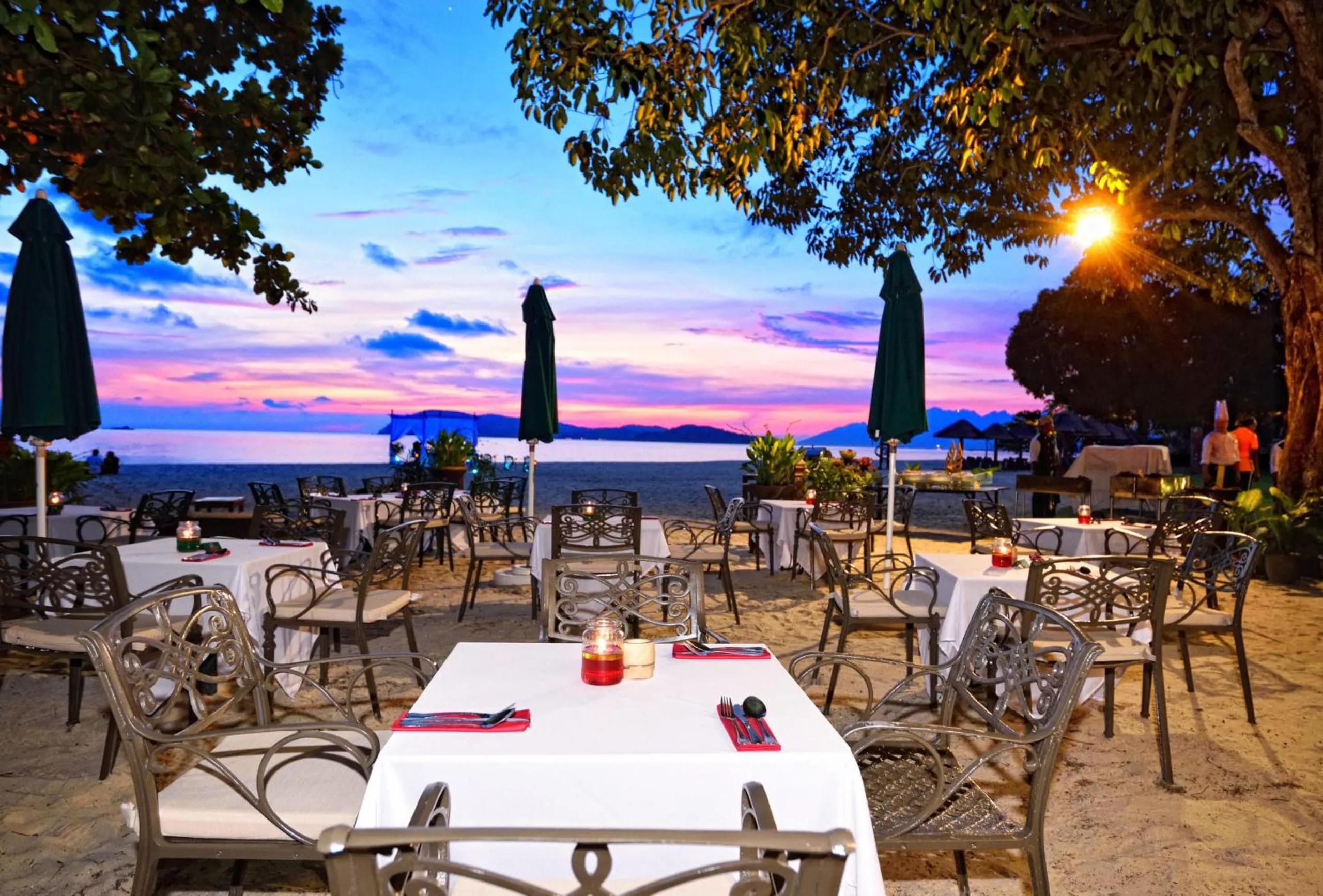 Restaurant/places to eat in Holiday Villa Resort & Beachclub Langkawi