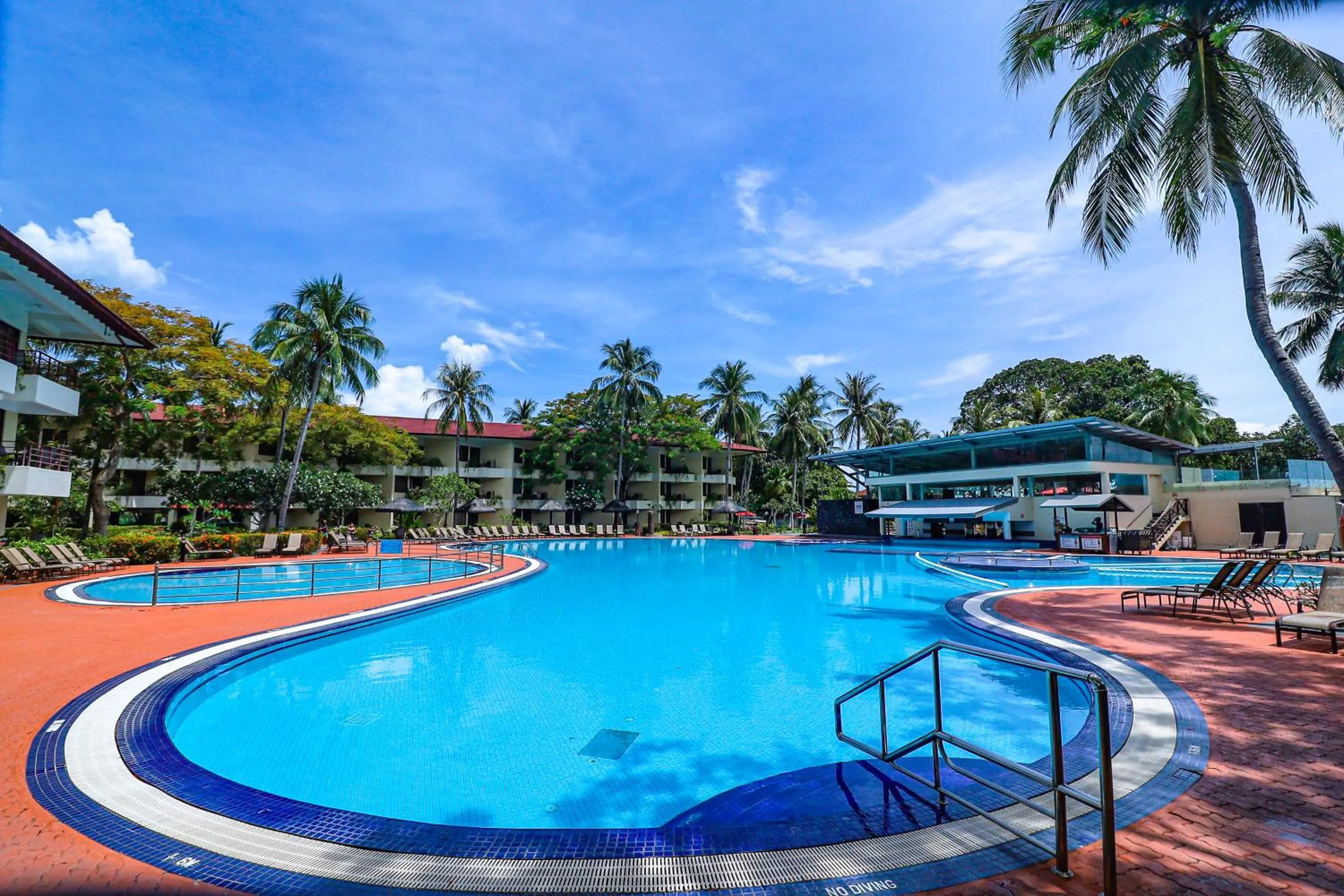 Swimming pool in Holiday Villa Resort & Beachclub Langkawi