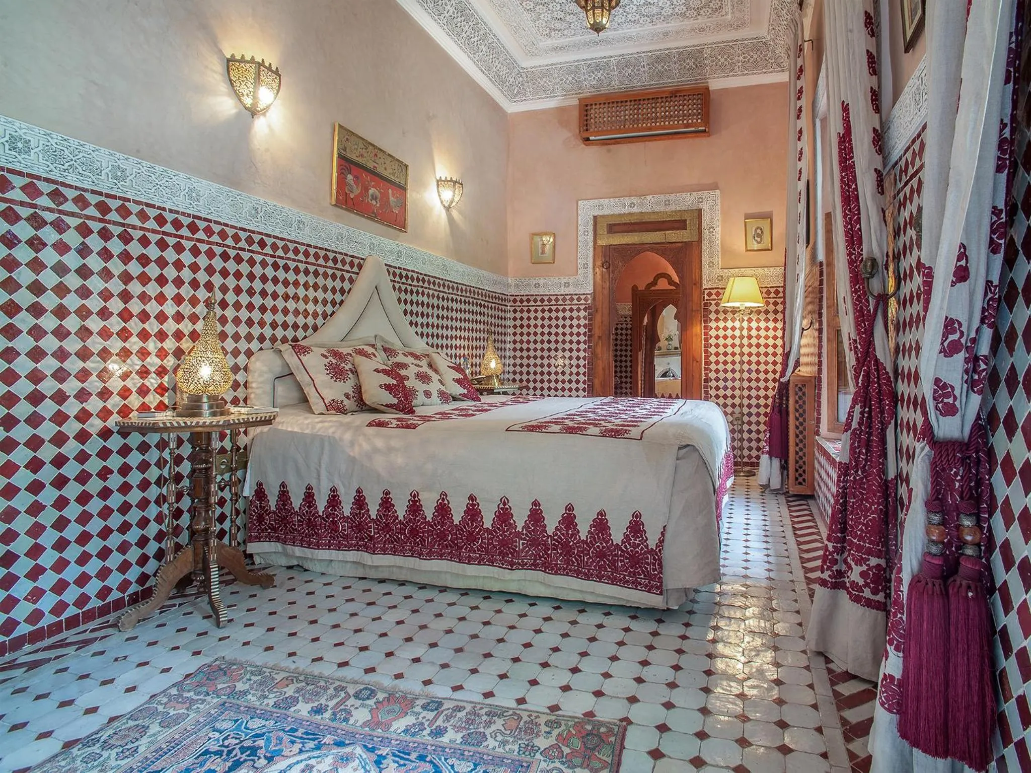 Bed in Riad & Spa Laurence Olivier