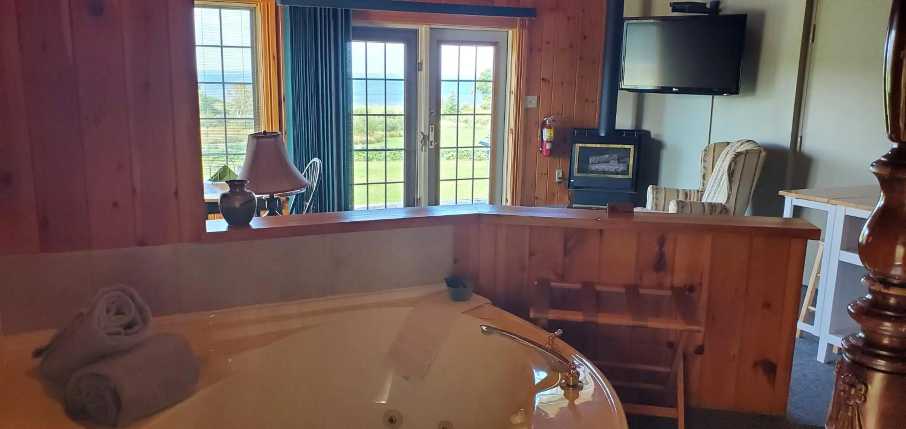 Bath in Amherst Shore Country Inn