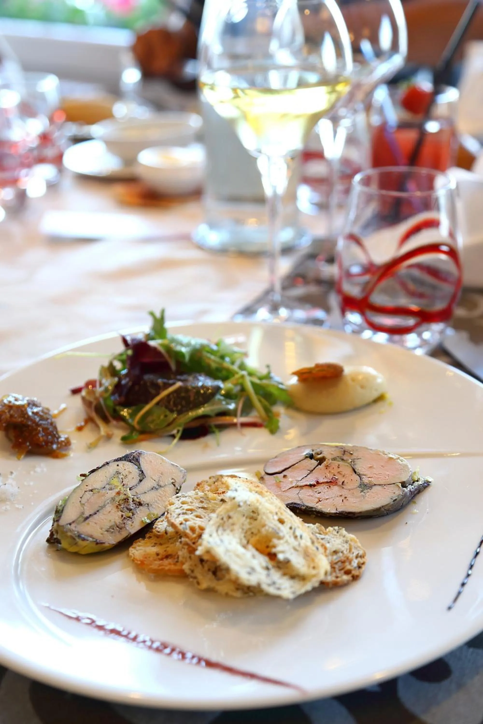 Restaurant/places to eat in Hostellerie De La Mer