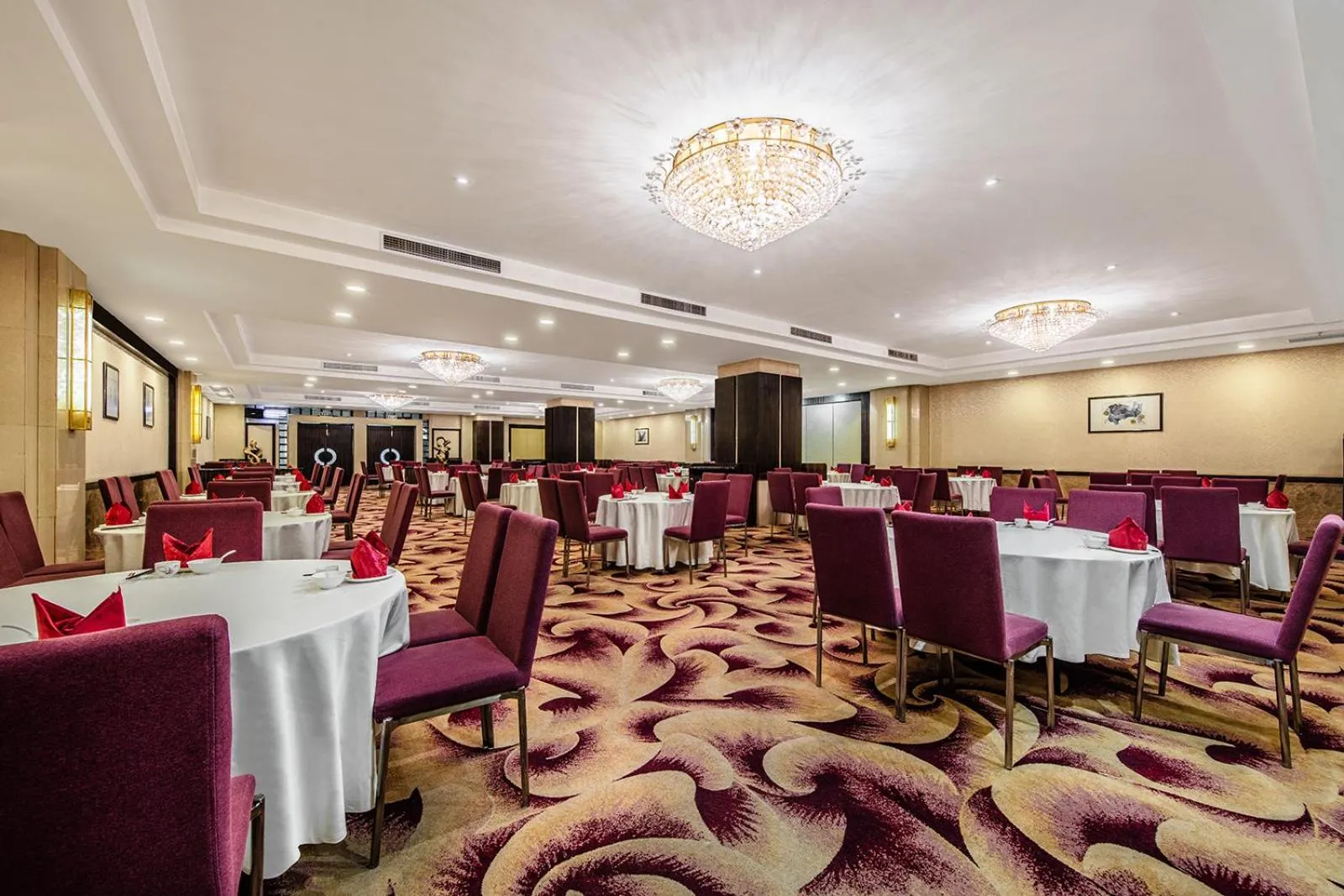 Restaurant/places to eat in Crowne Plaza Foshan by IHG