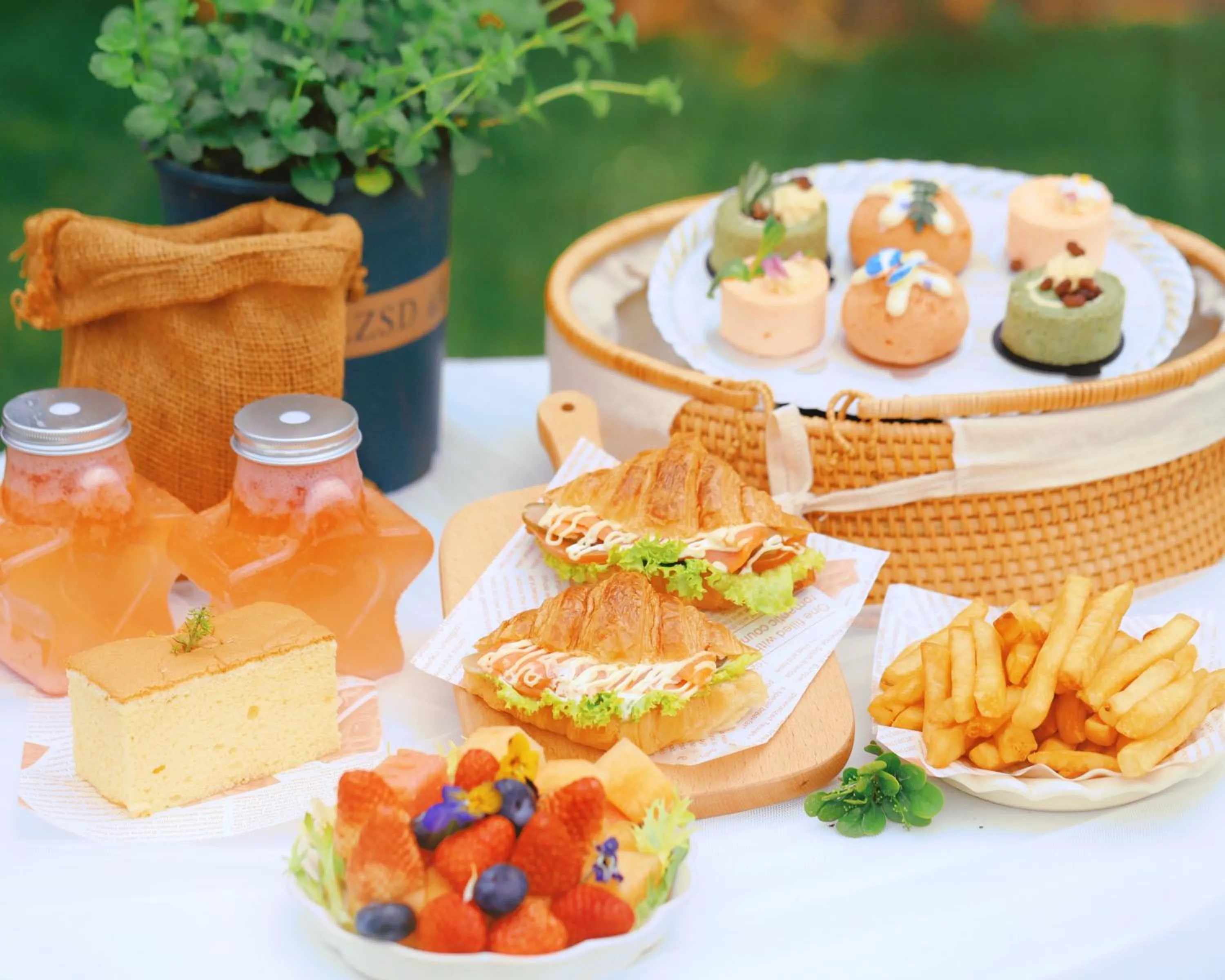 Garden in Crowne Plaza Foshan by IHG