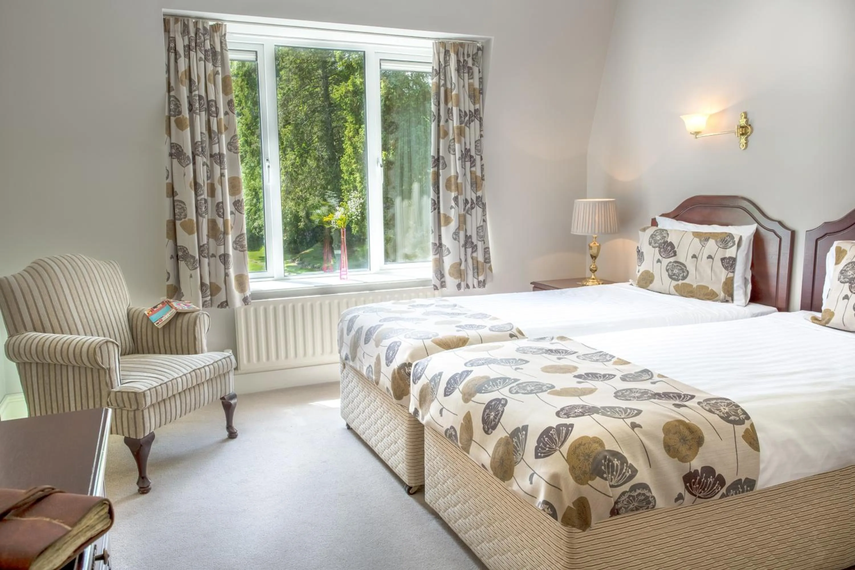 Bedroom, Bed in The Glendalough Hotel