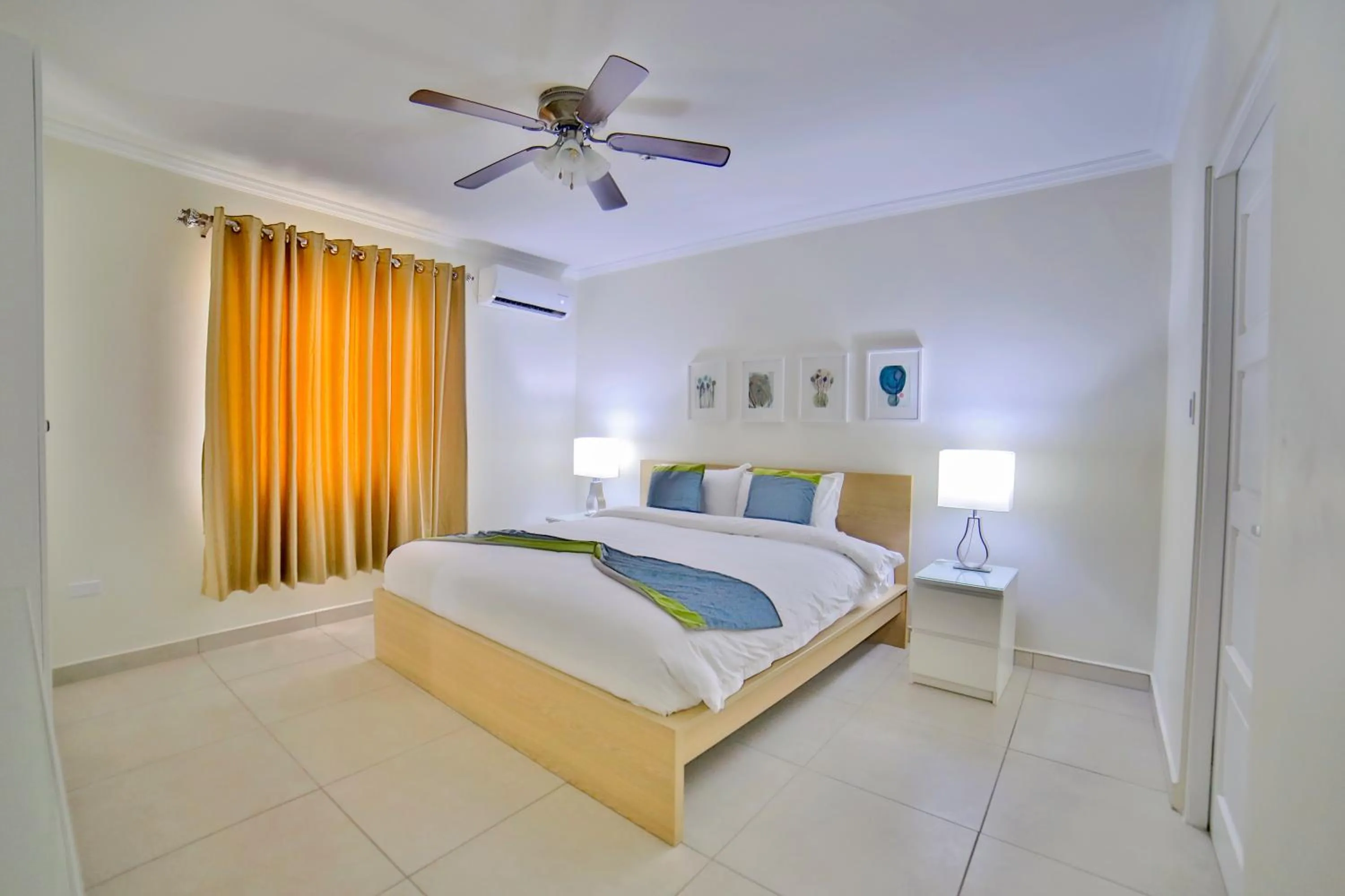 Bed in Pearl Aruba Condos