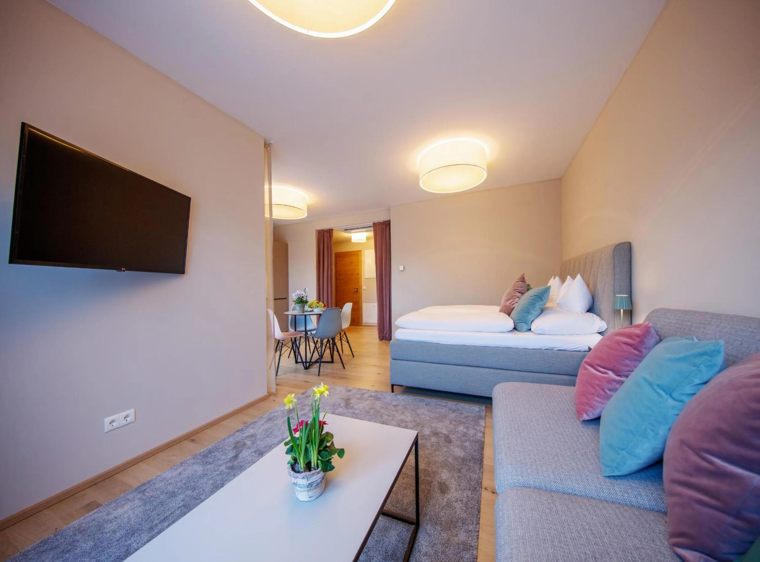 Communal lounge/ TV room, Bed in Pfeiler's Bürgerstüberl - Hotel