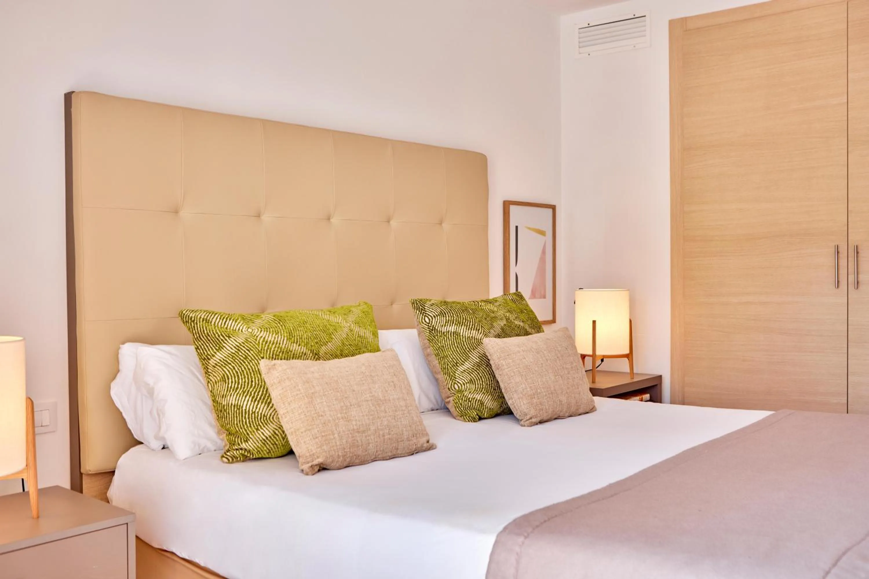 Photo of the whole room, Bed in Zafiro Bahia