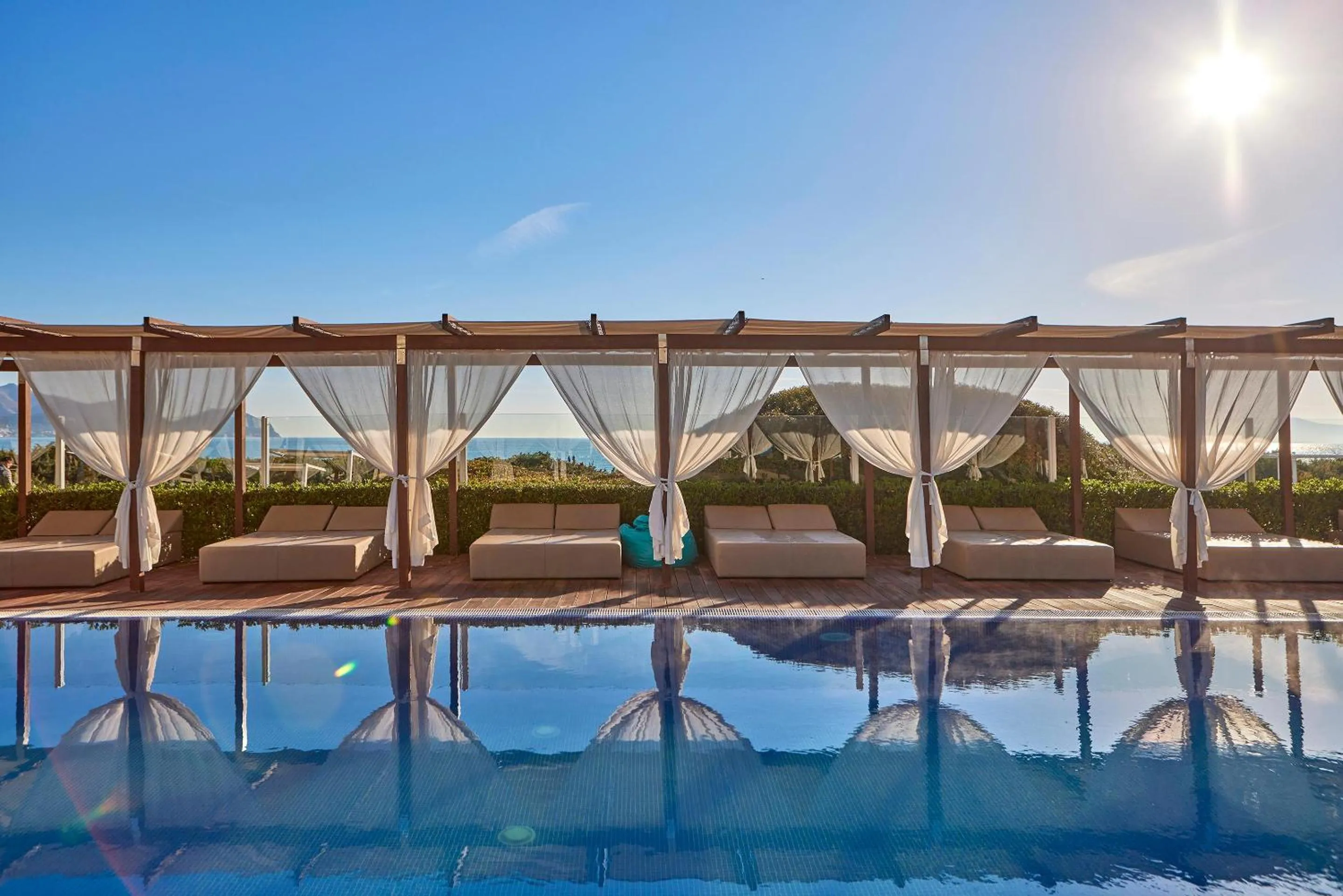 Swimming pool in Zafiro Bahia