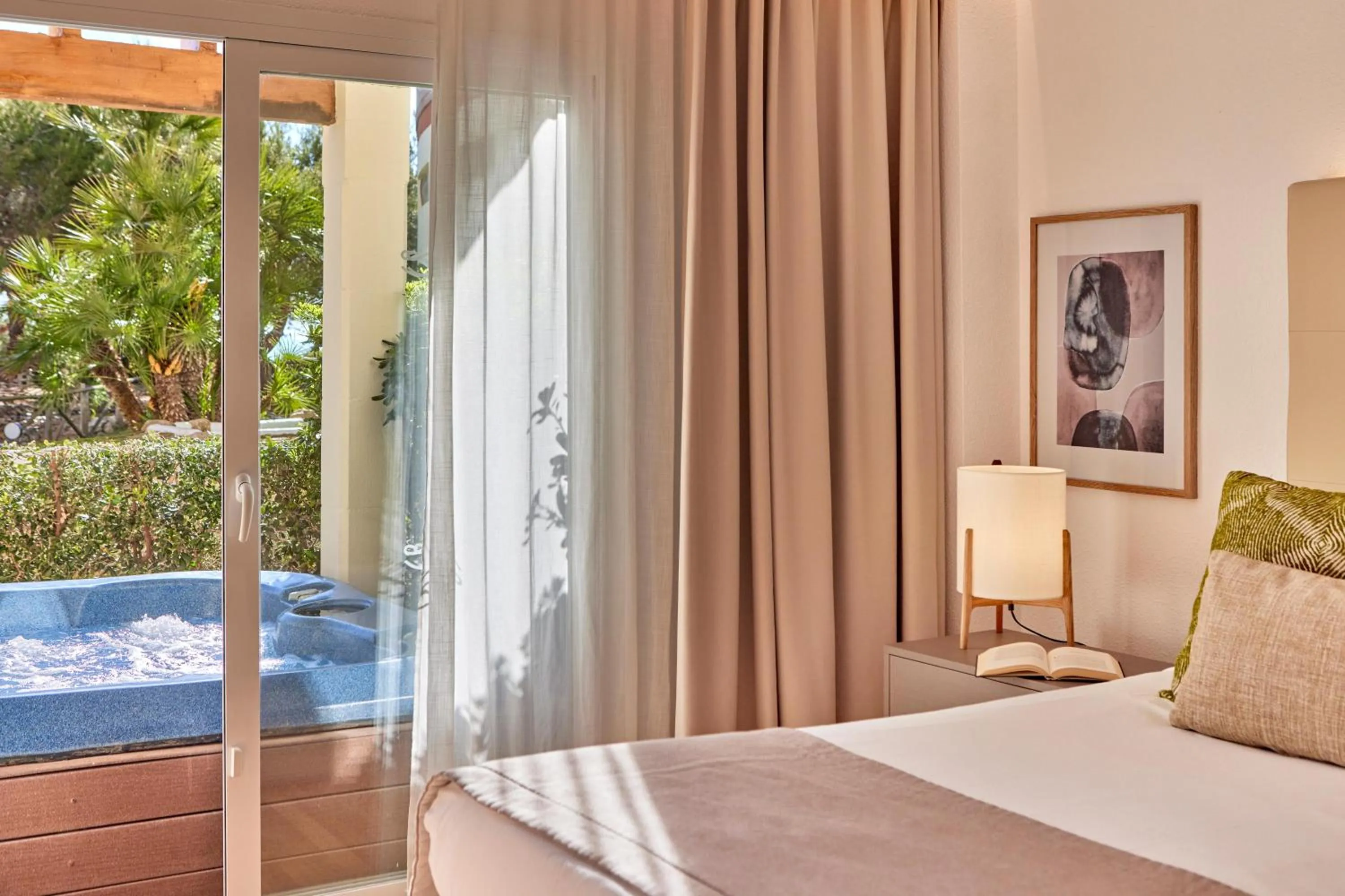 Photo of the whole room, Bed in Zafiro Bahia