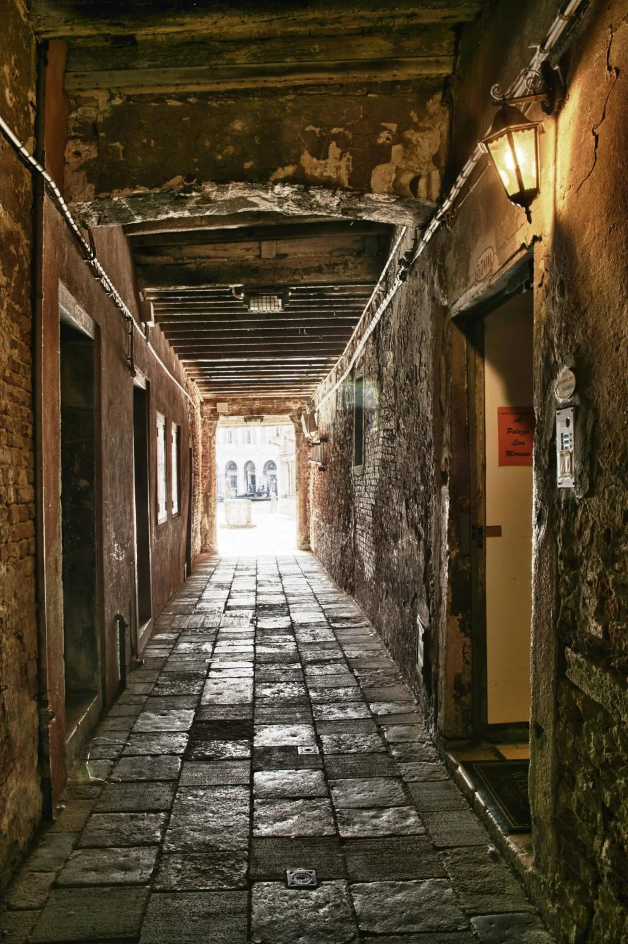 Facade/entrance in Palazzo Lion Morosini - Check in presso Locanda Ai Santi Apostoli