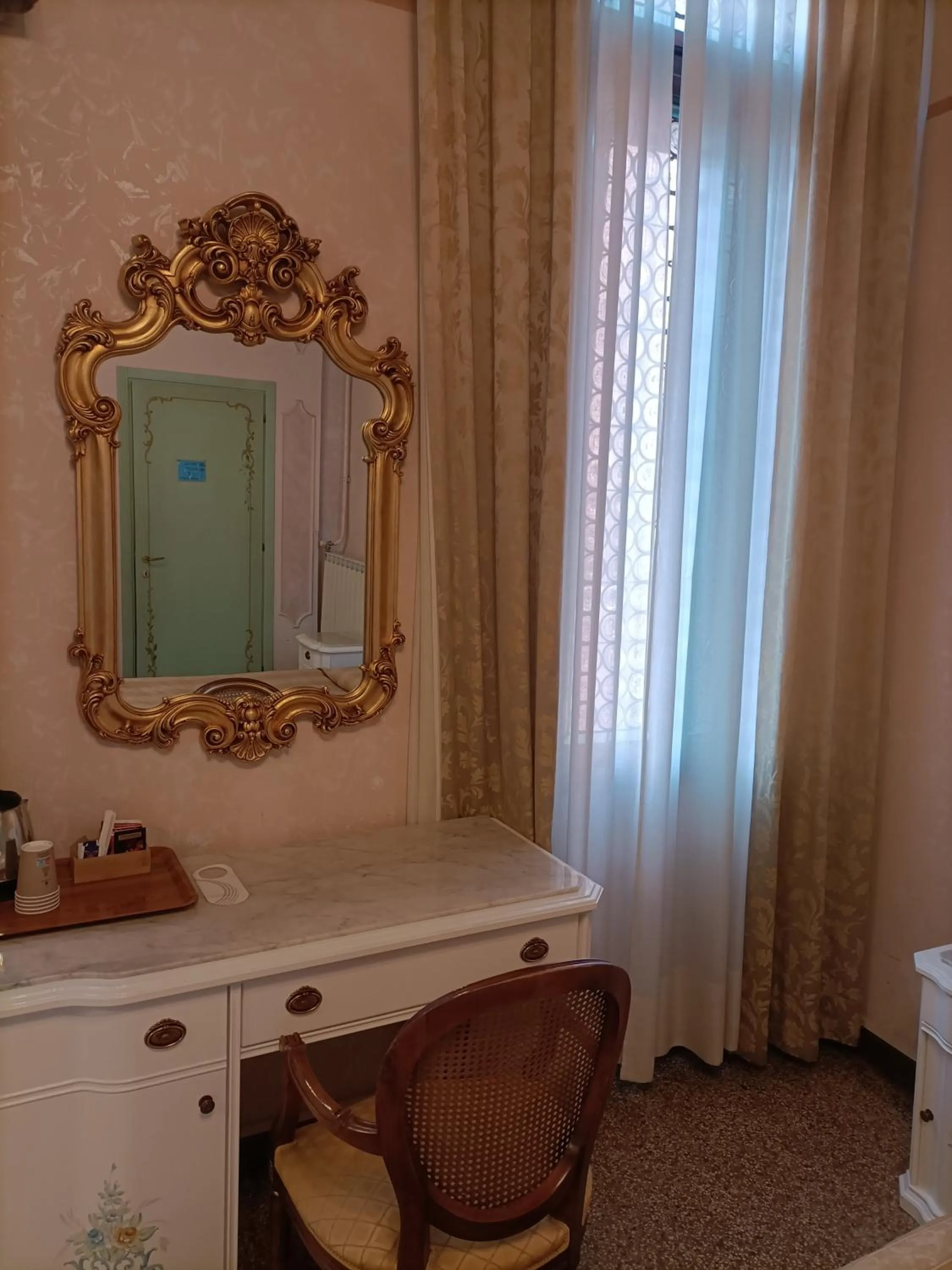 Property building in Palazzo Lion Morosini - Check in presso Locanda Ai Santi Apostoli