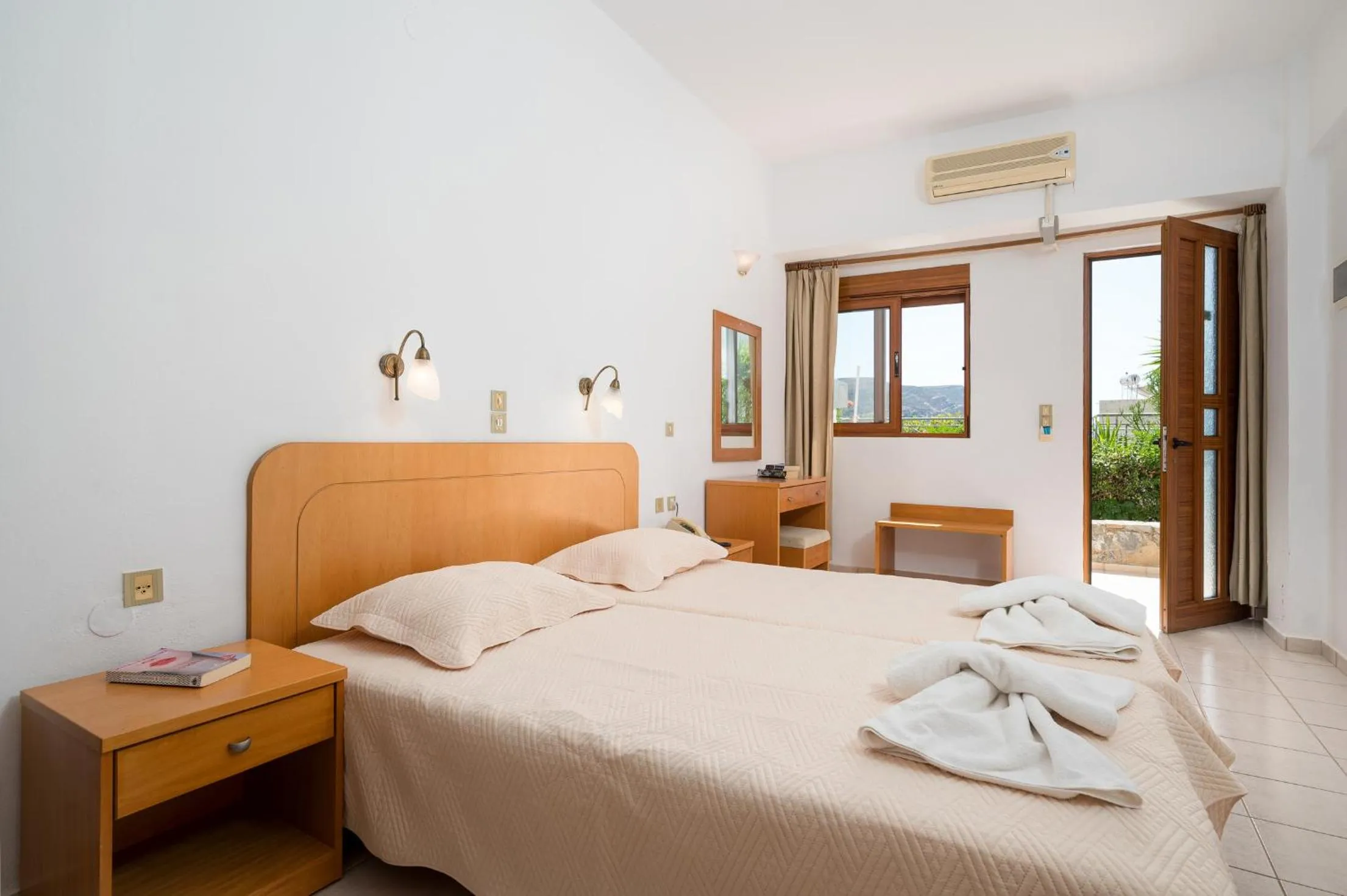 Bedroom, Bed in Adonis Hotel