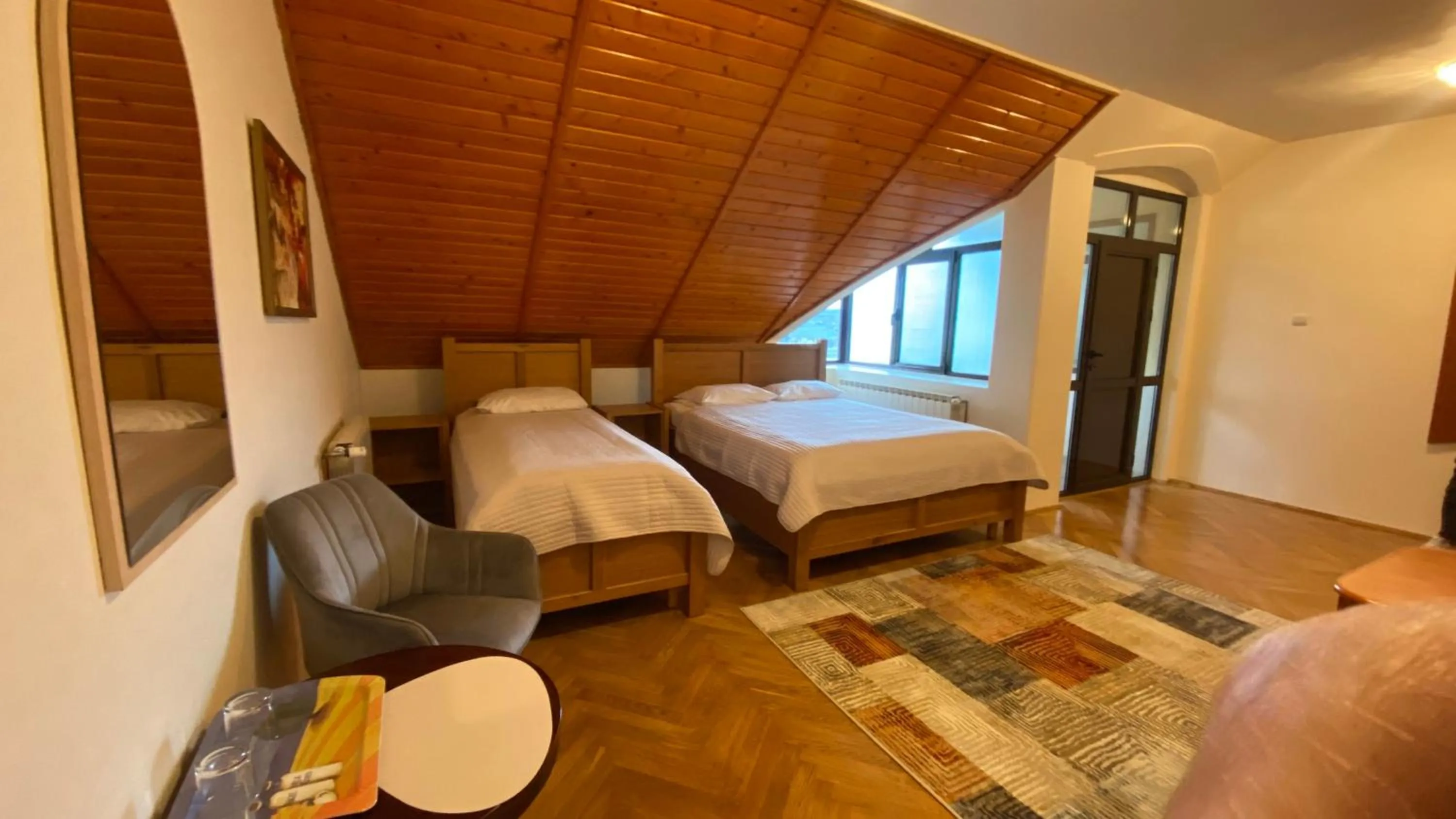 Bed in Pensiunea Imperial