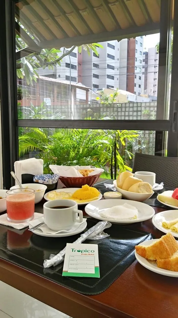 Food in Trópico Praia Hotel
