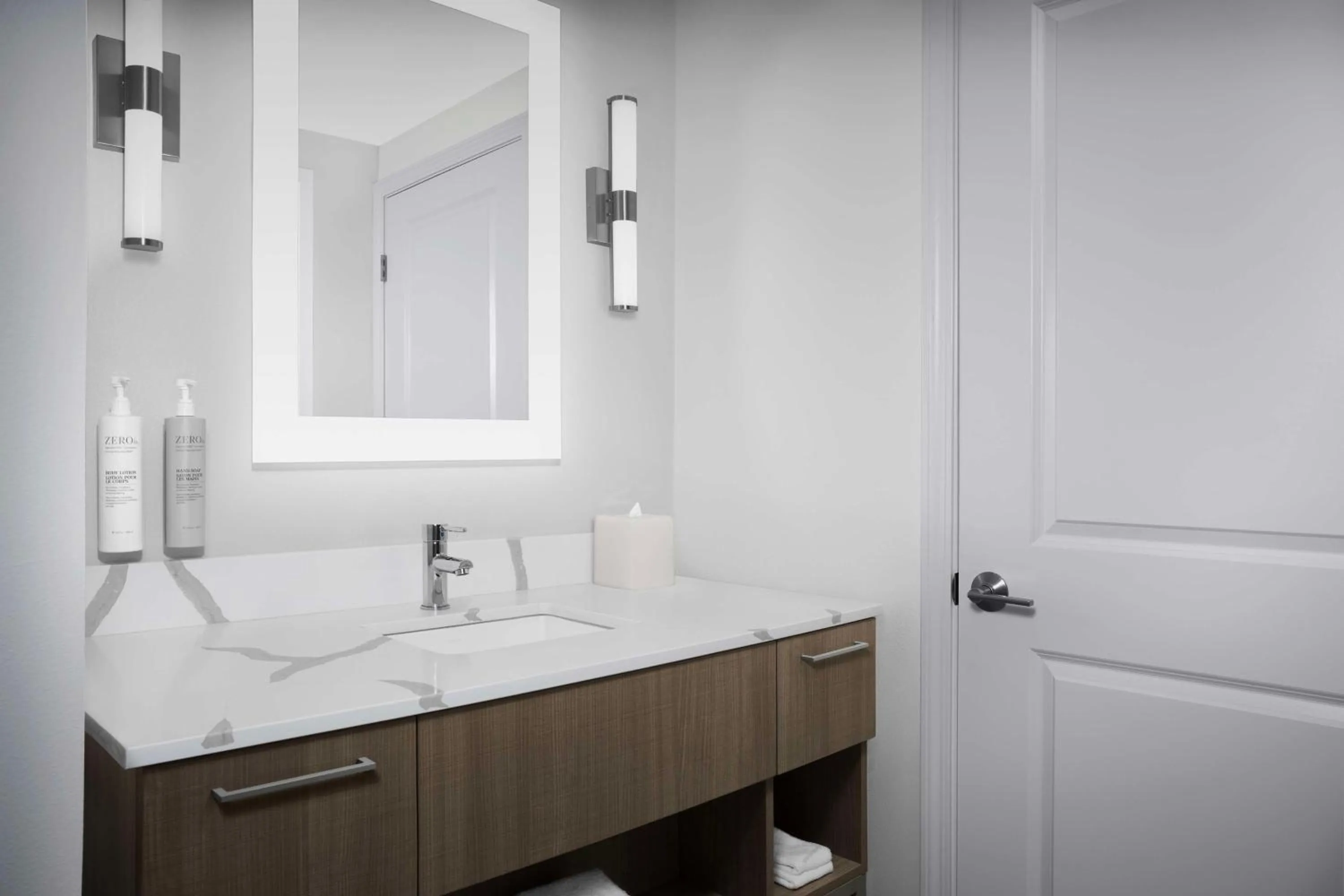 Bathroom in Homewood Suites by Hilton Jacksonville-Downtown/Southbank