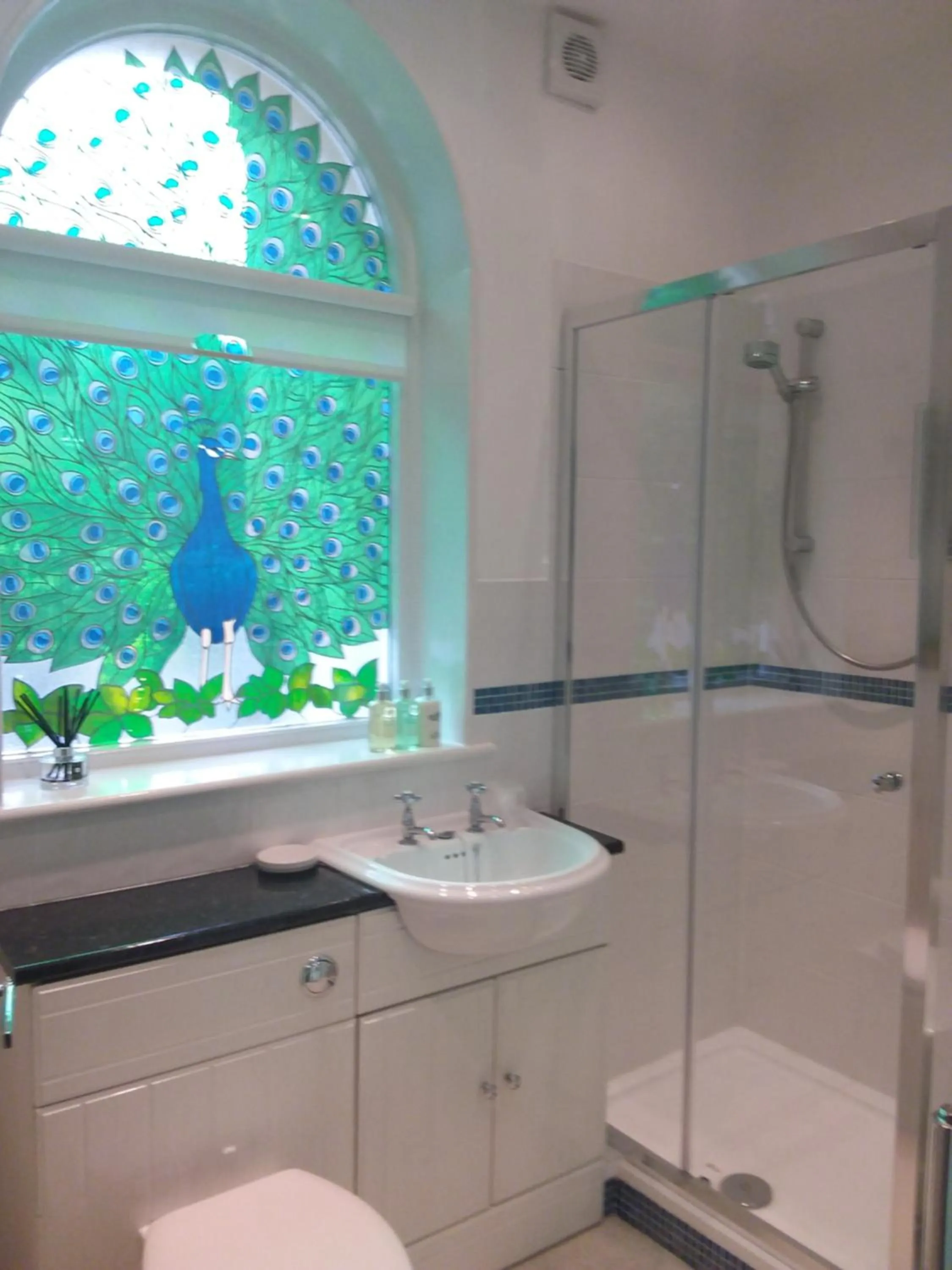 Photo of the whole room in Chine Side