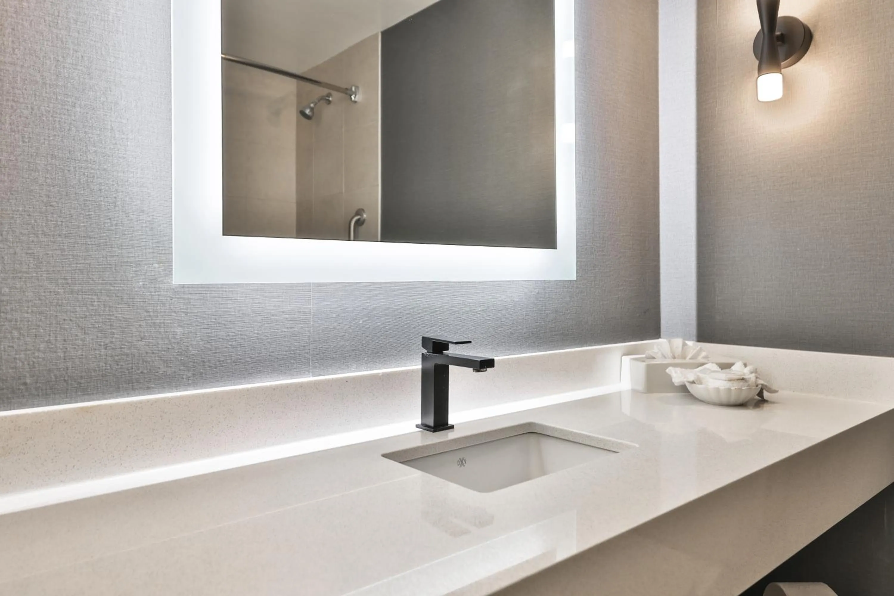 Bathroom in Admiral Inn Mississauga