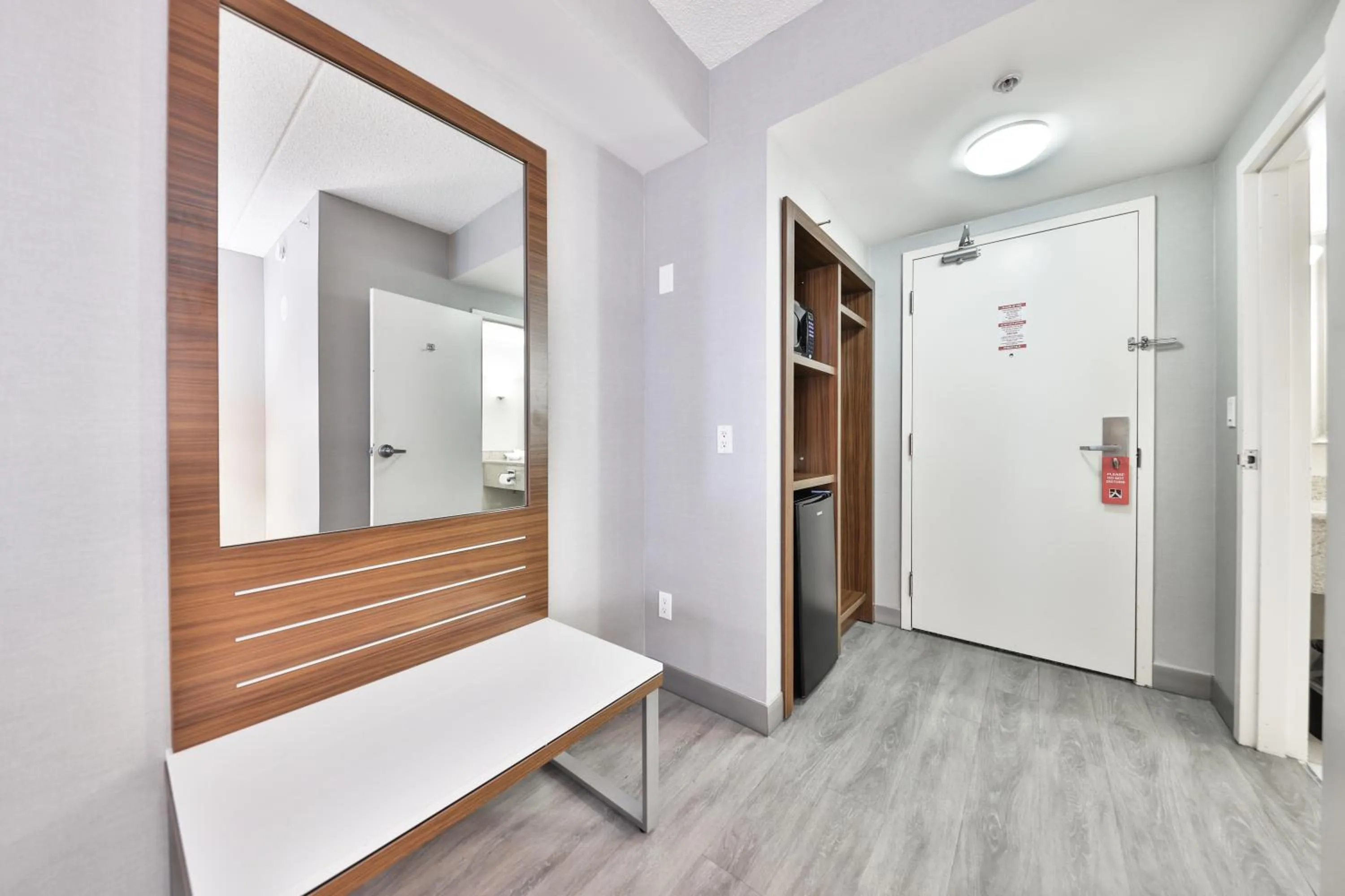 wardrobe in Admiral Inn Mississauga