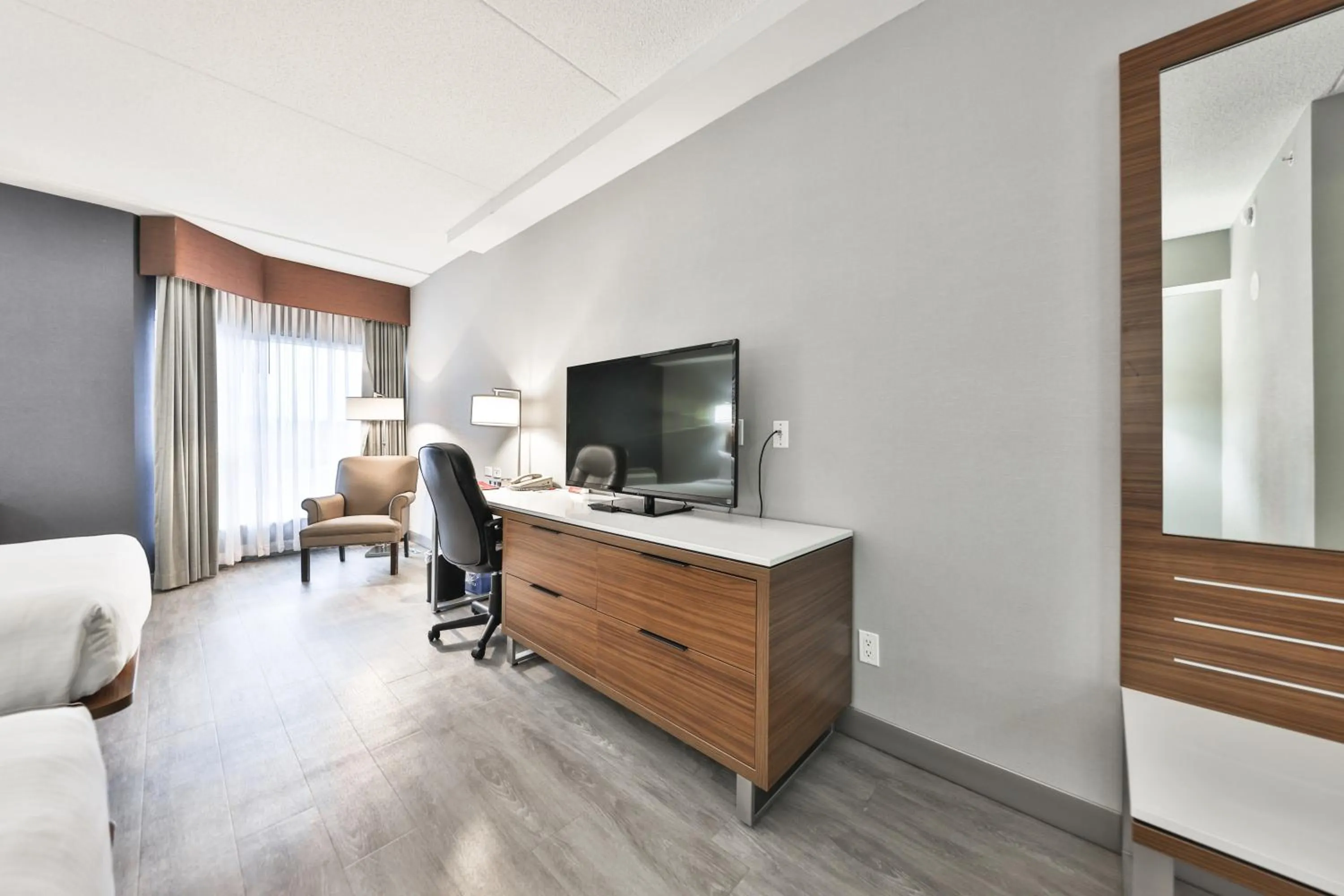 TV and multimedia in Admiral Inn Mississauga