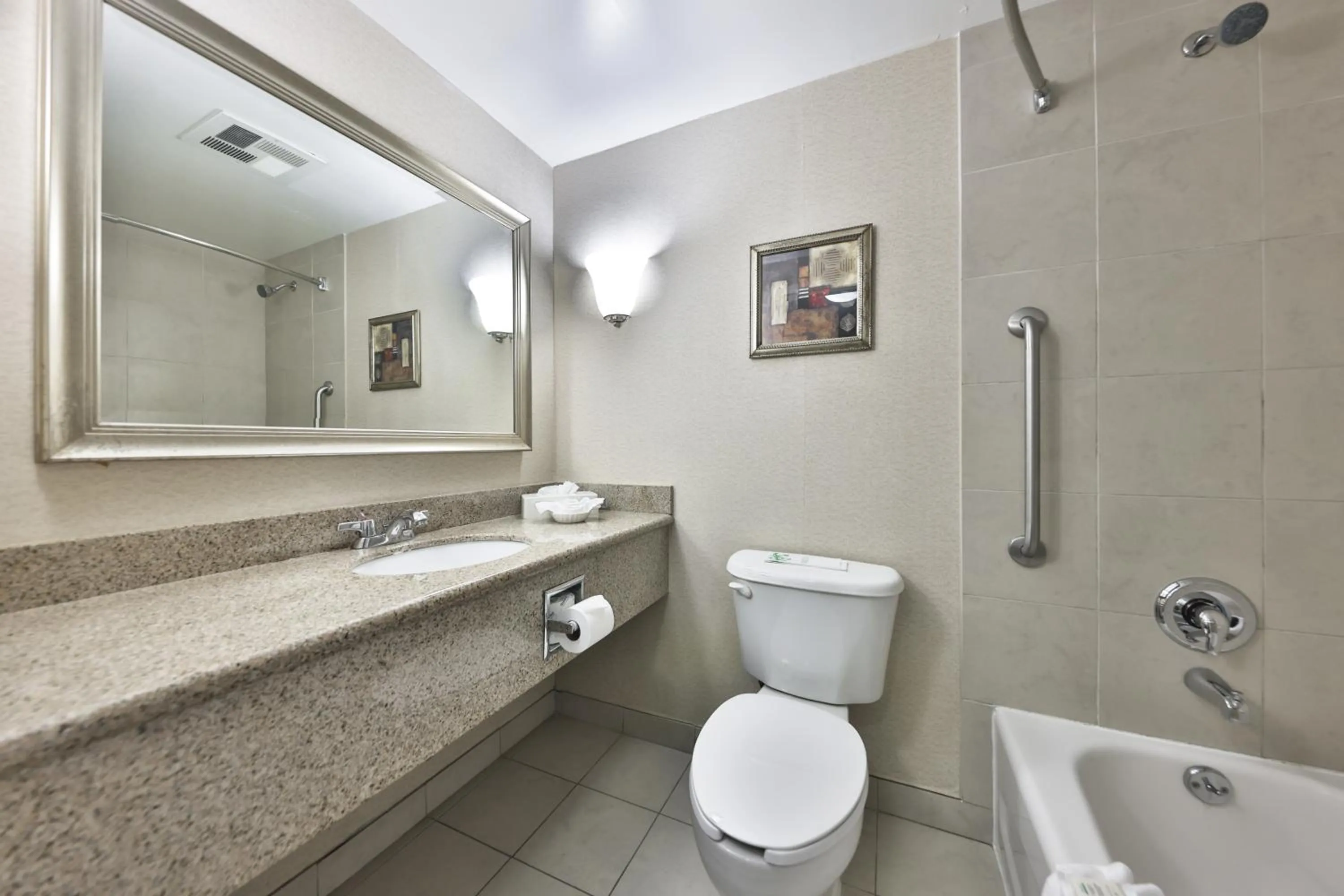 Bathroom in Admiral Inn Mississauga