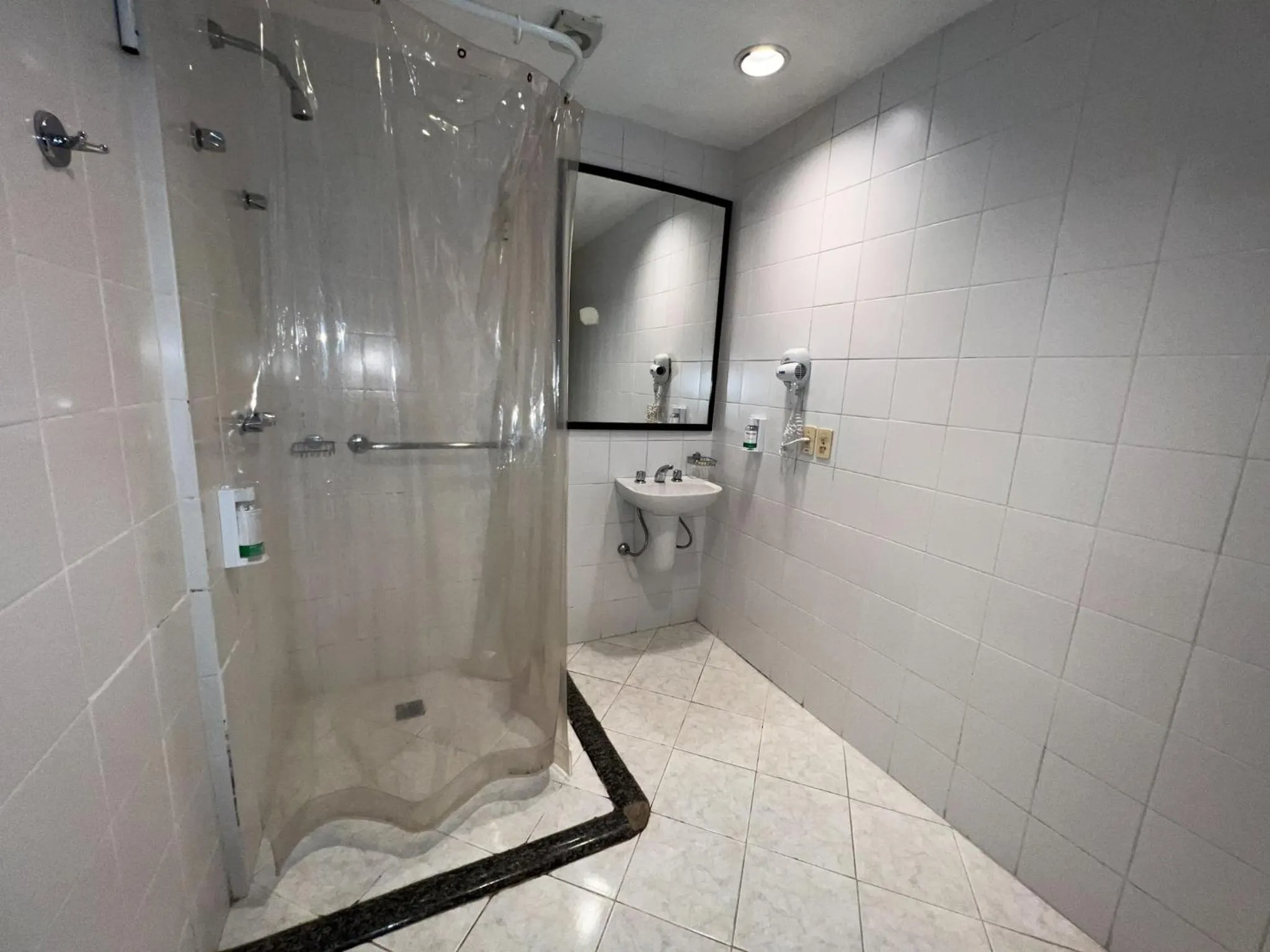 Shower in Master Express Alberto Bins - 200 metros do Hospital Santa Casa