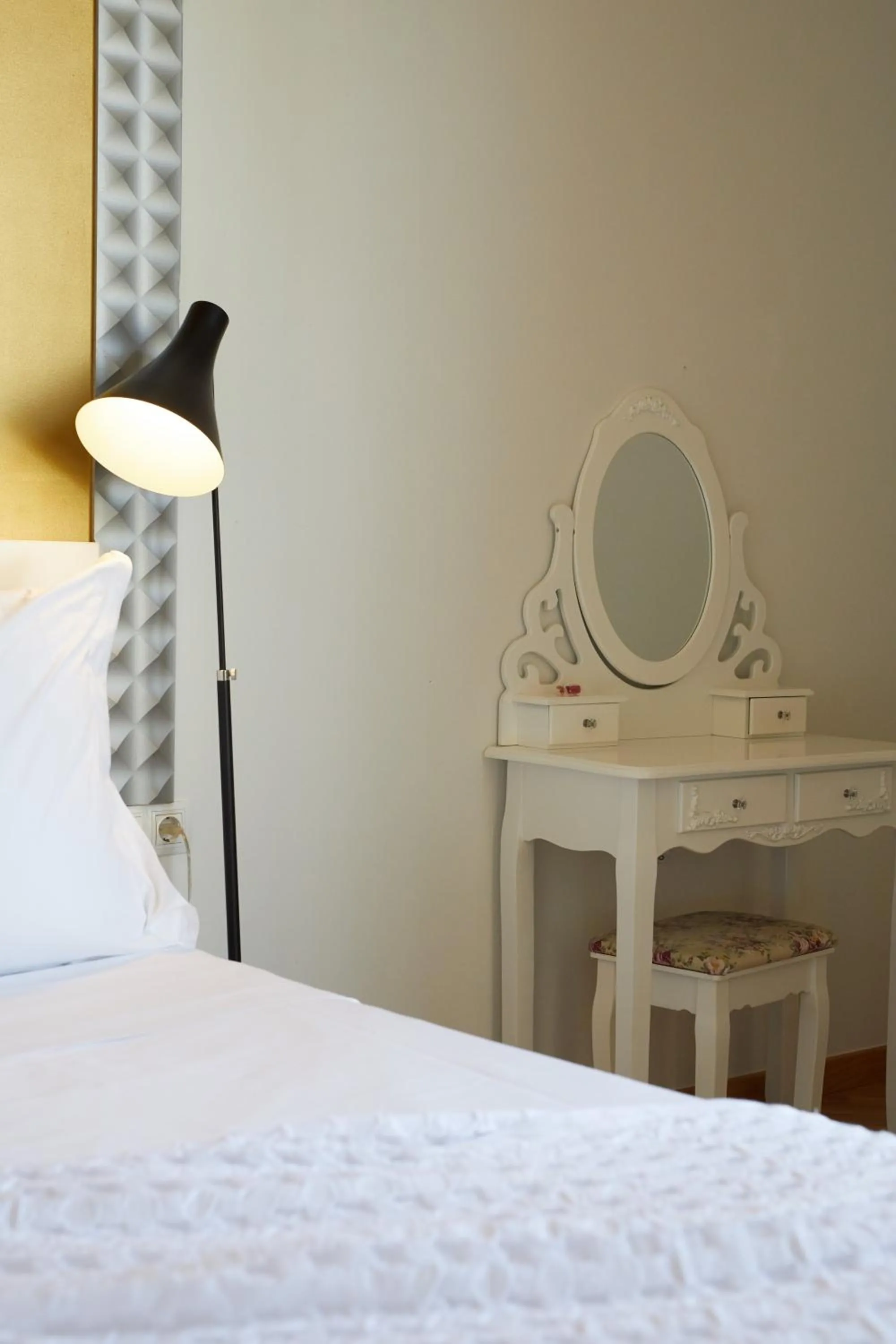 Bed in Apart-Suites Hostemplo