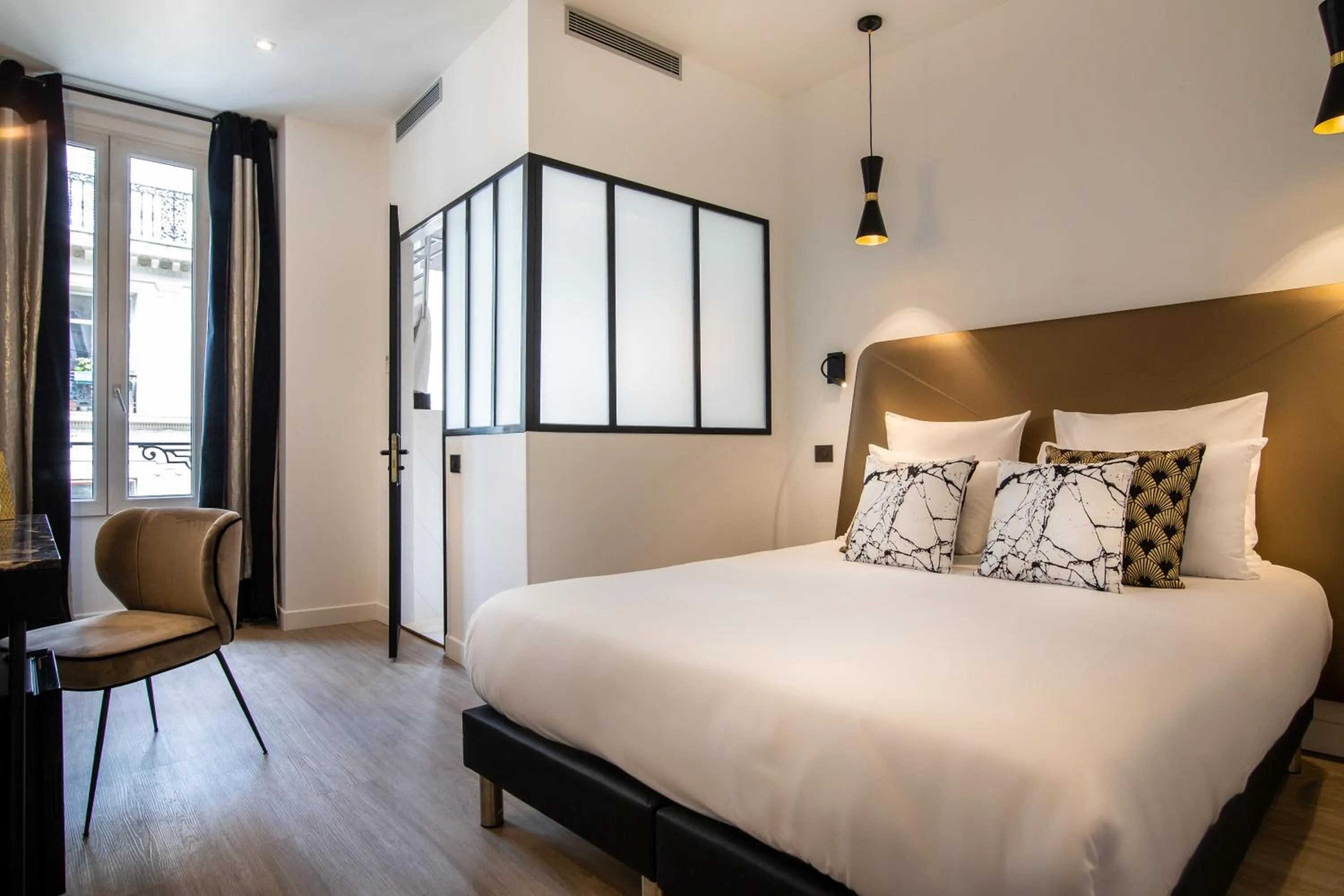 Bed in Hôtel Royal Opéra