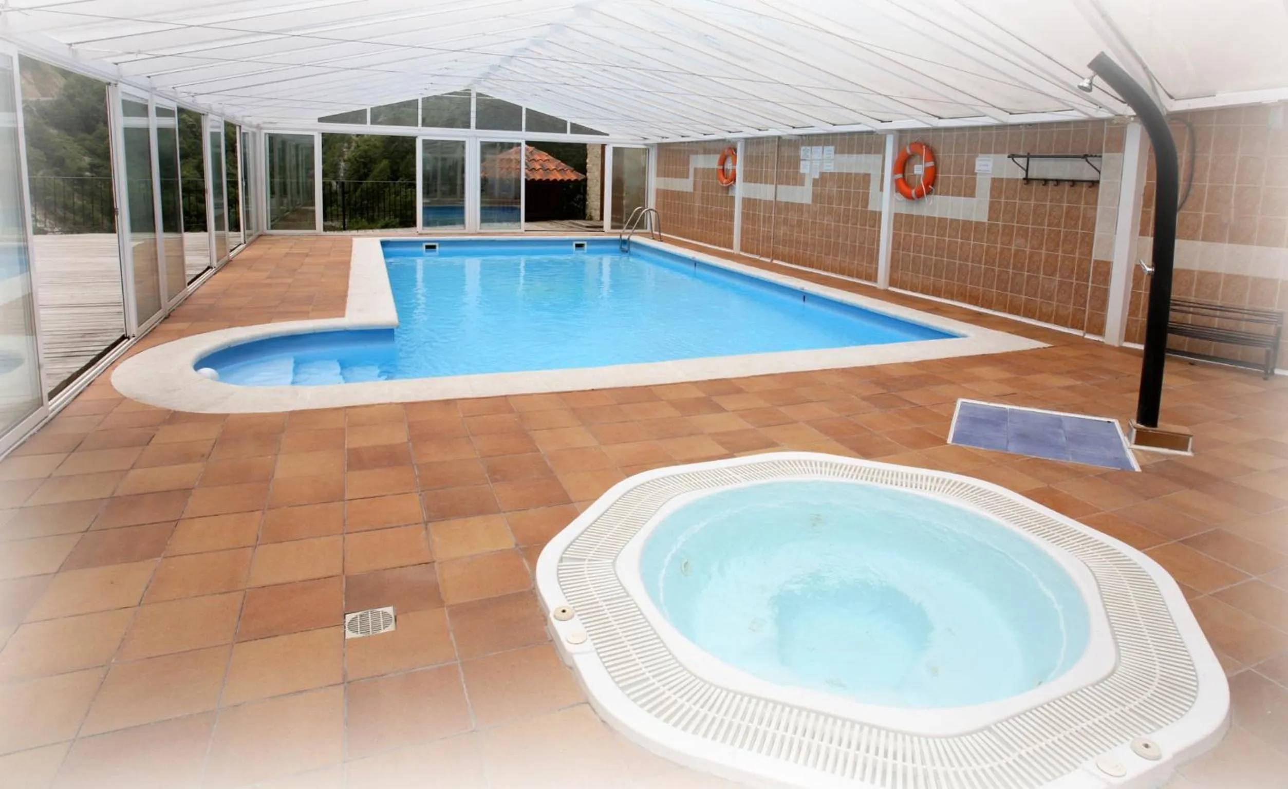 Swimming pool in Hotel Puente Vidosa