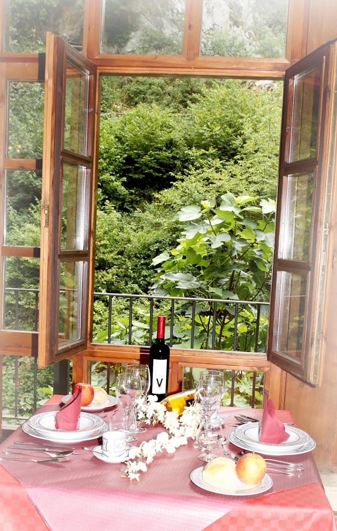 Food and drinks in Hotel Puente Vidosa