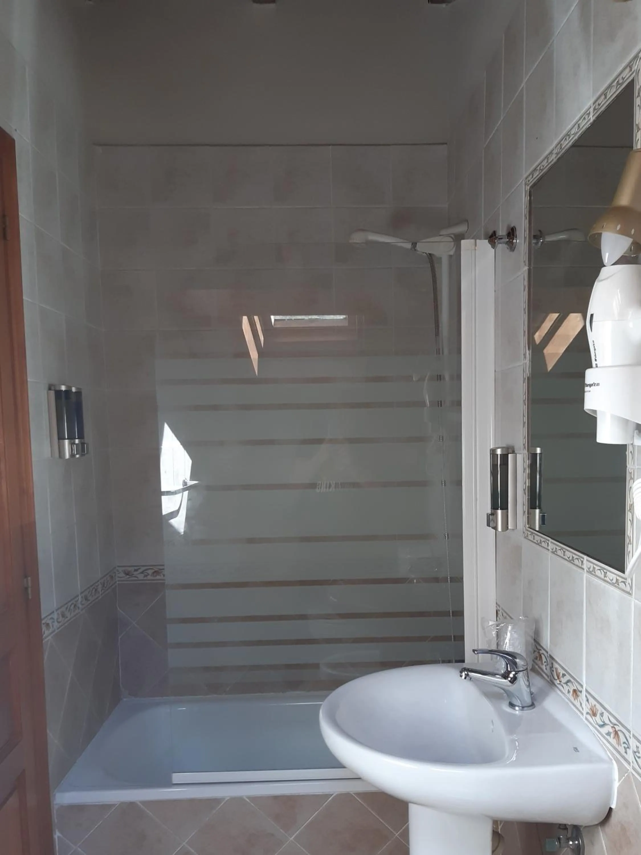 Bath in Hotel Puente Vidosa