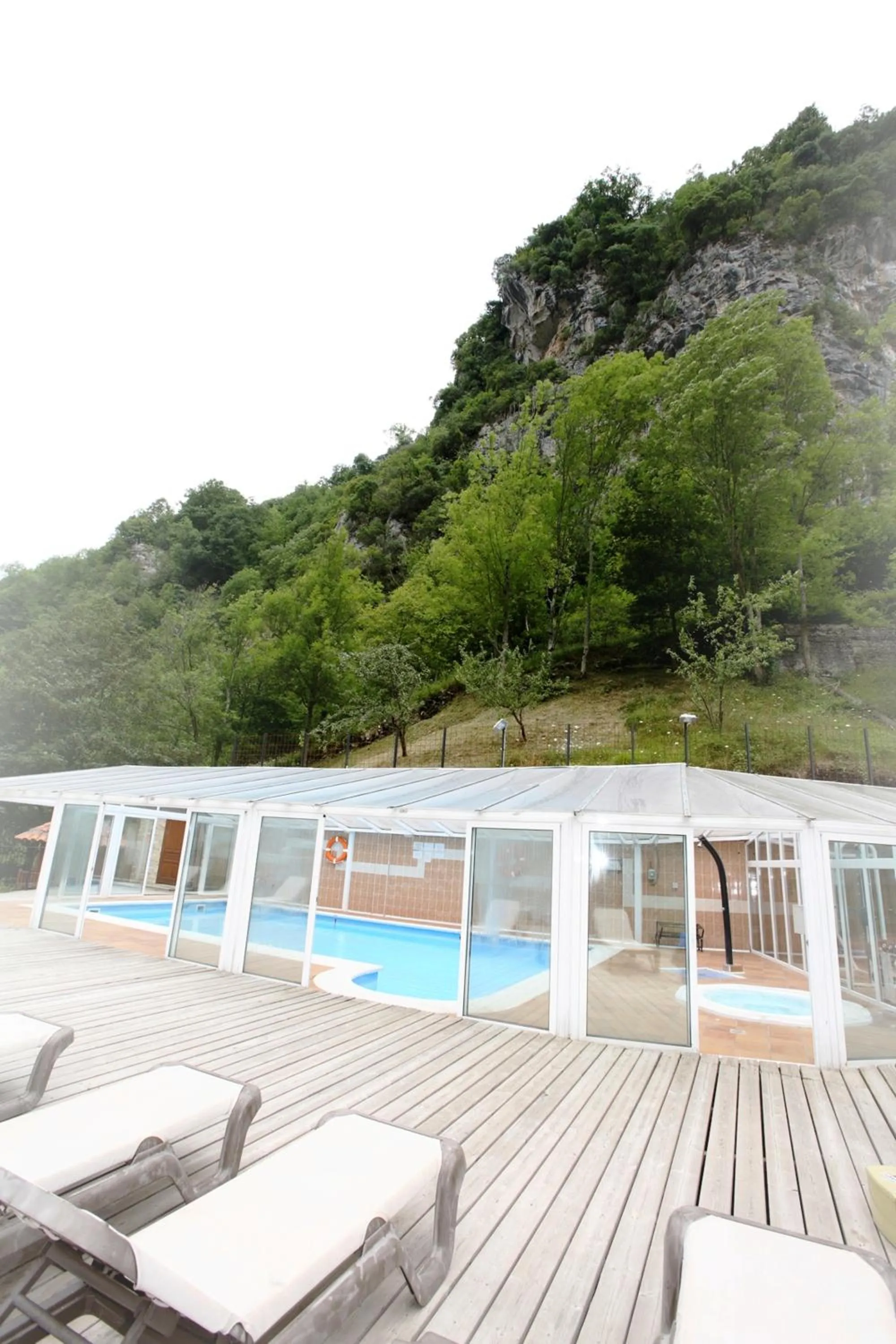 Swimming pool in Hotel Puente Vidosa