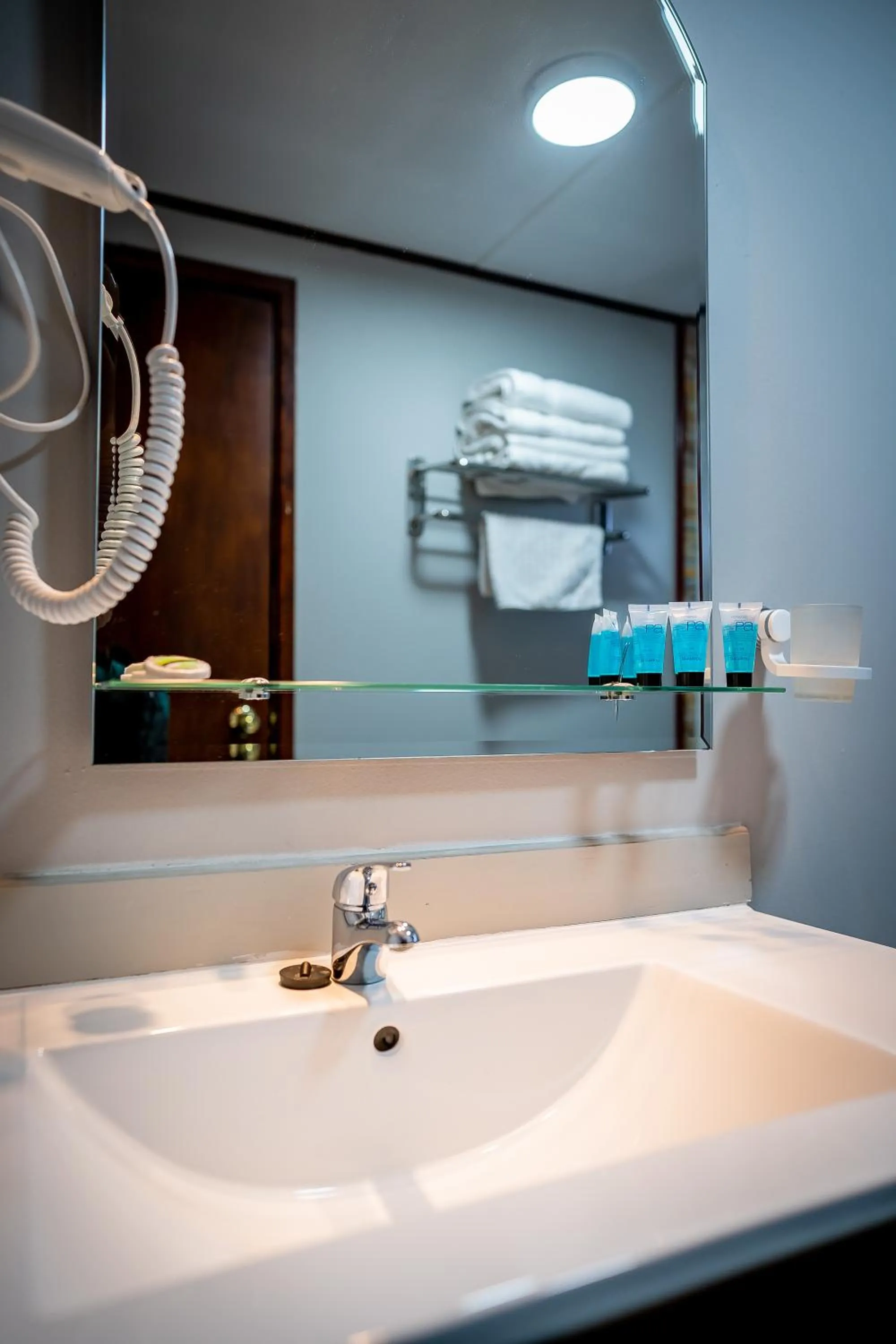 Bath in Hostal Alcázar