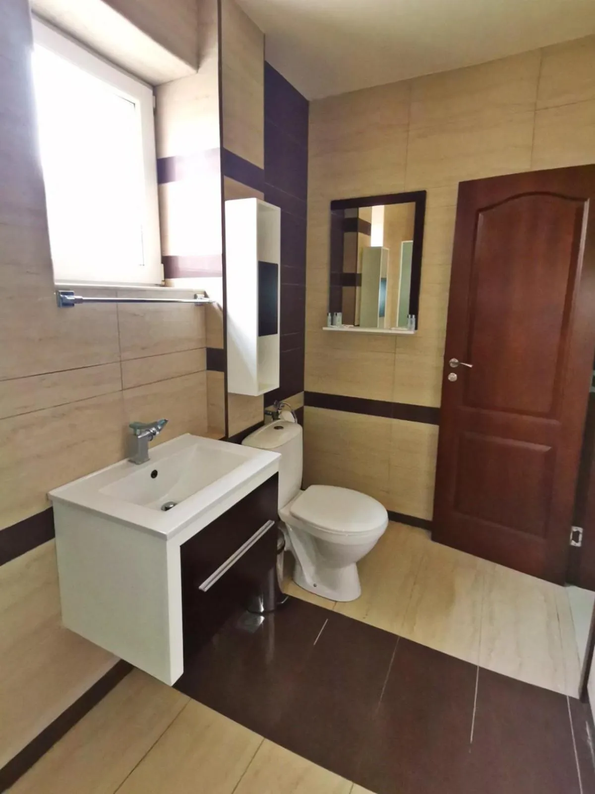 Toilet in Twins Palace ApartHotel