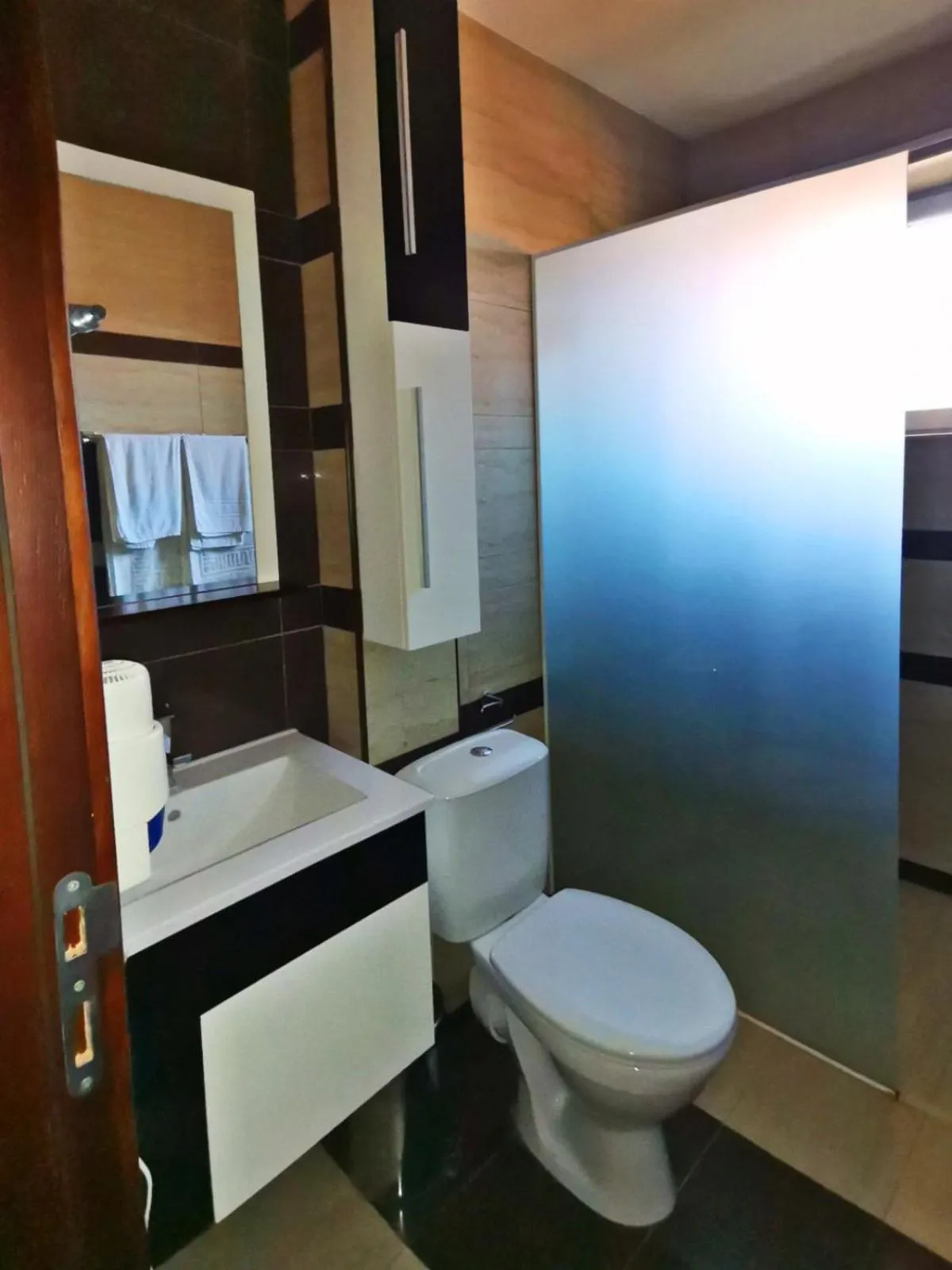 Shower in Twins Palace ApartHotel