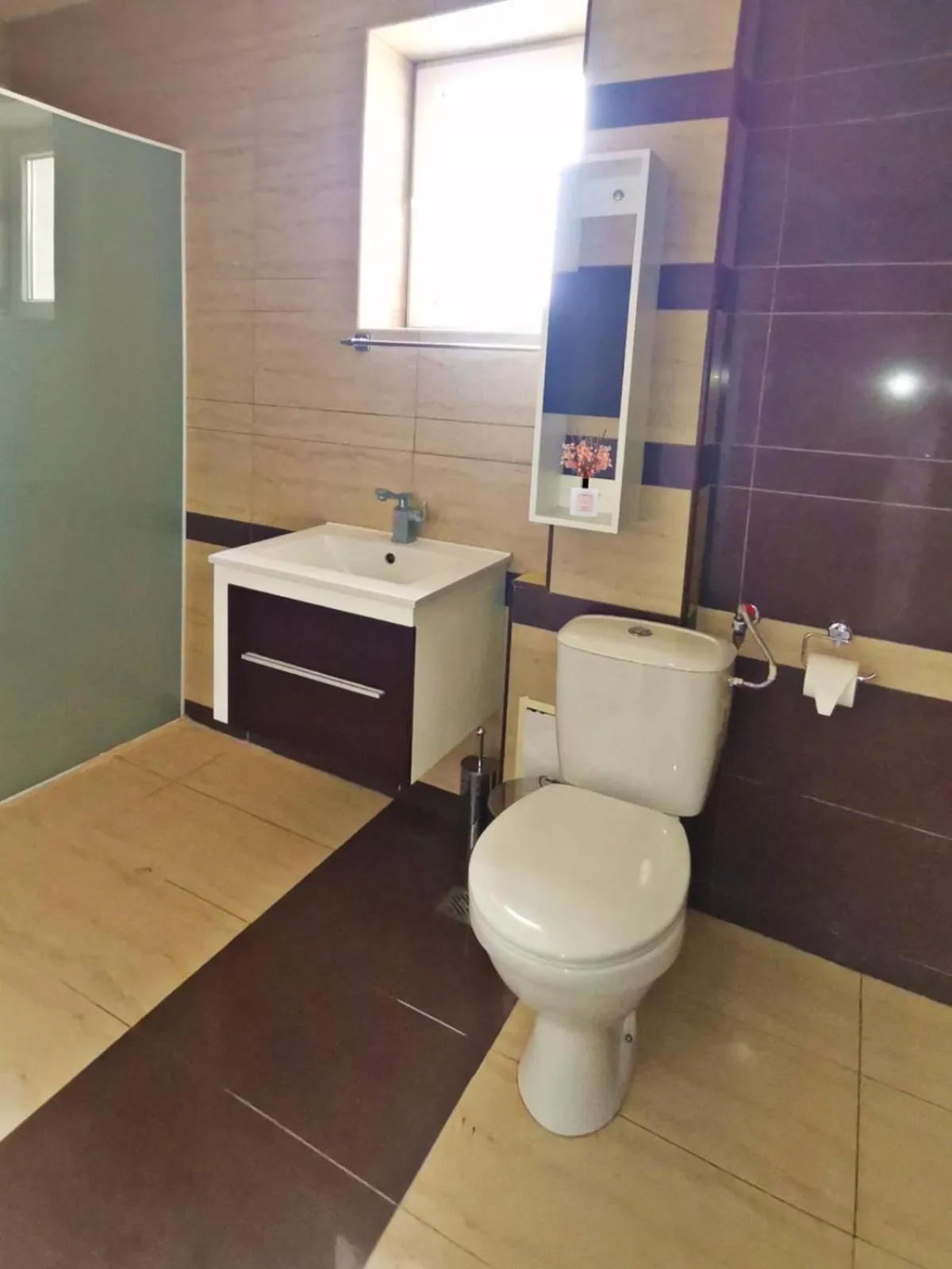 Toilet in Twins Palace ApartHotel