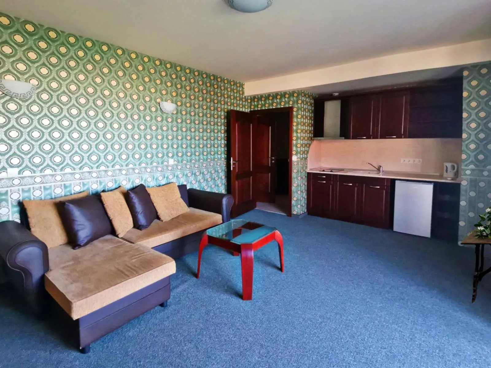 Kitchen or kitchenette in Twins Palace ApartHotel