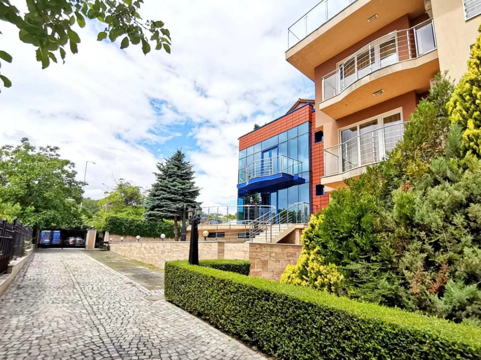 Patio in Twins Palace ApartHotel