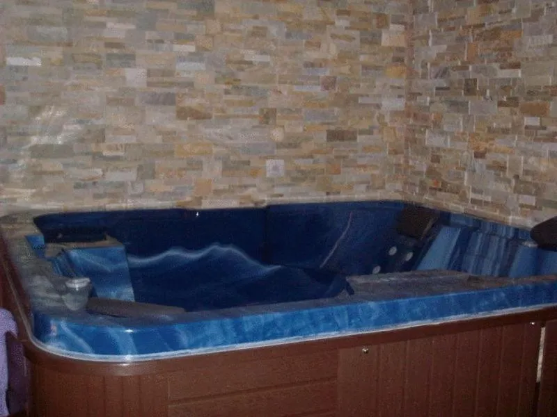 Hot Tub in Twins Palace ApartHotel