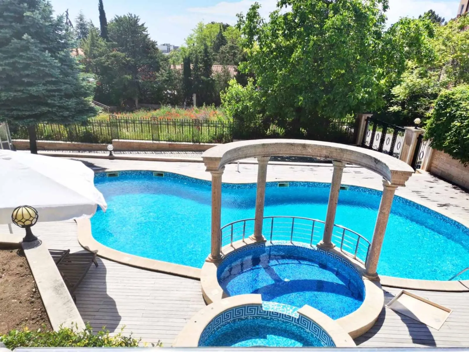 Garden view in Twins Palace ApartHotel